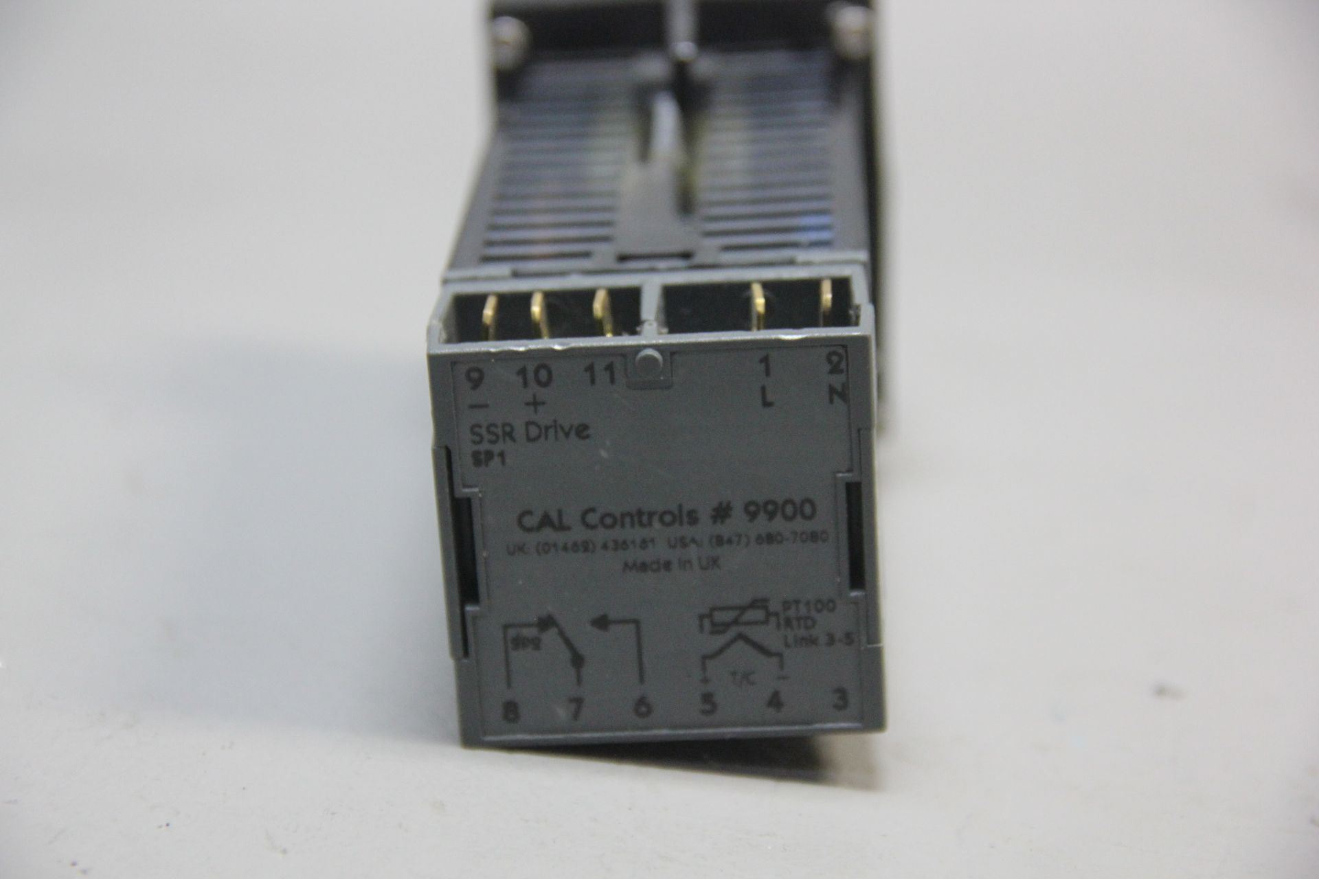 OMEGA CAL 9900 TEMPERATURE CONTROLLER - Image 2 of 3