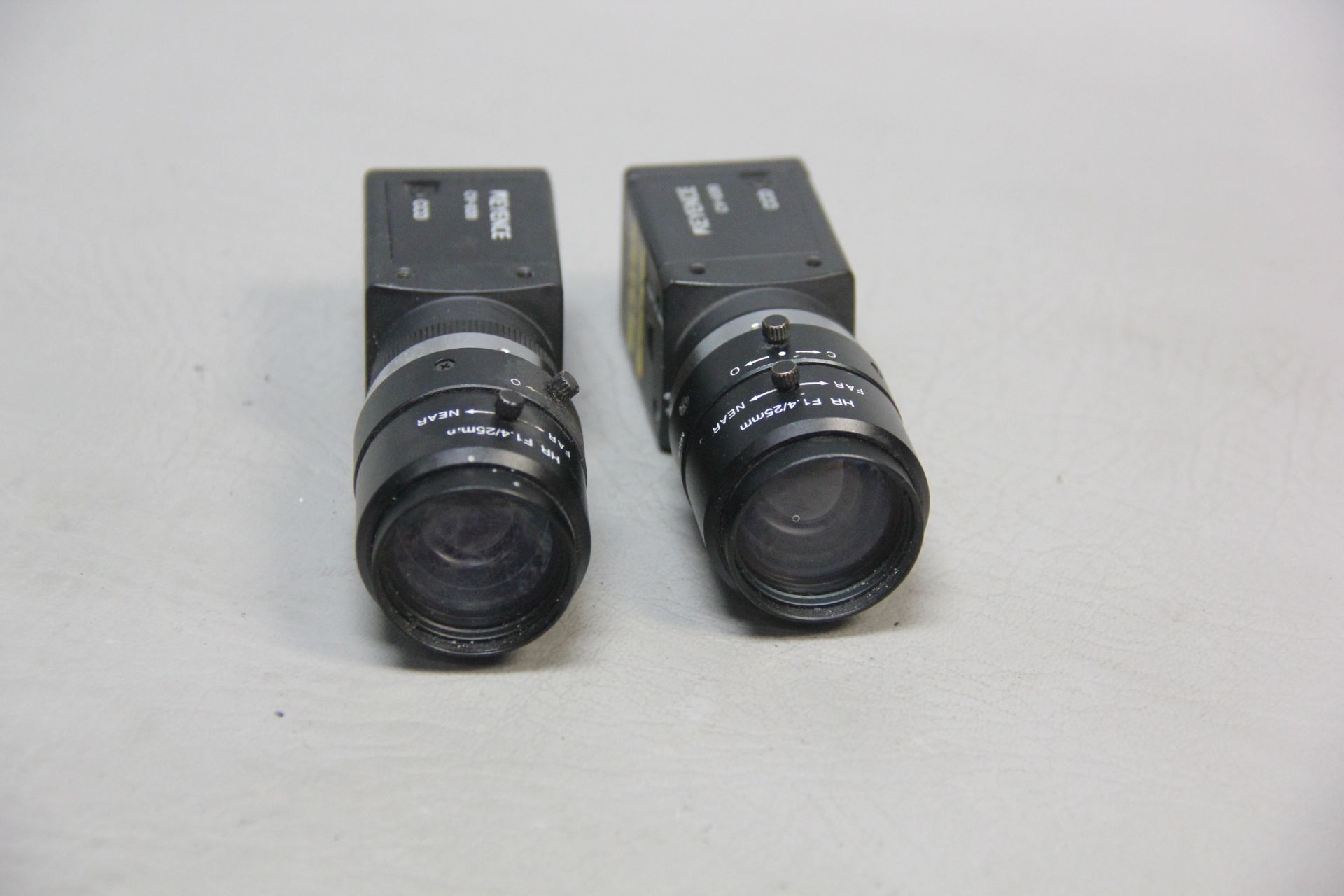 2 KEYENCE MACHINE VISION CAMERAS WITH LENSES - Image 2 of 3