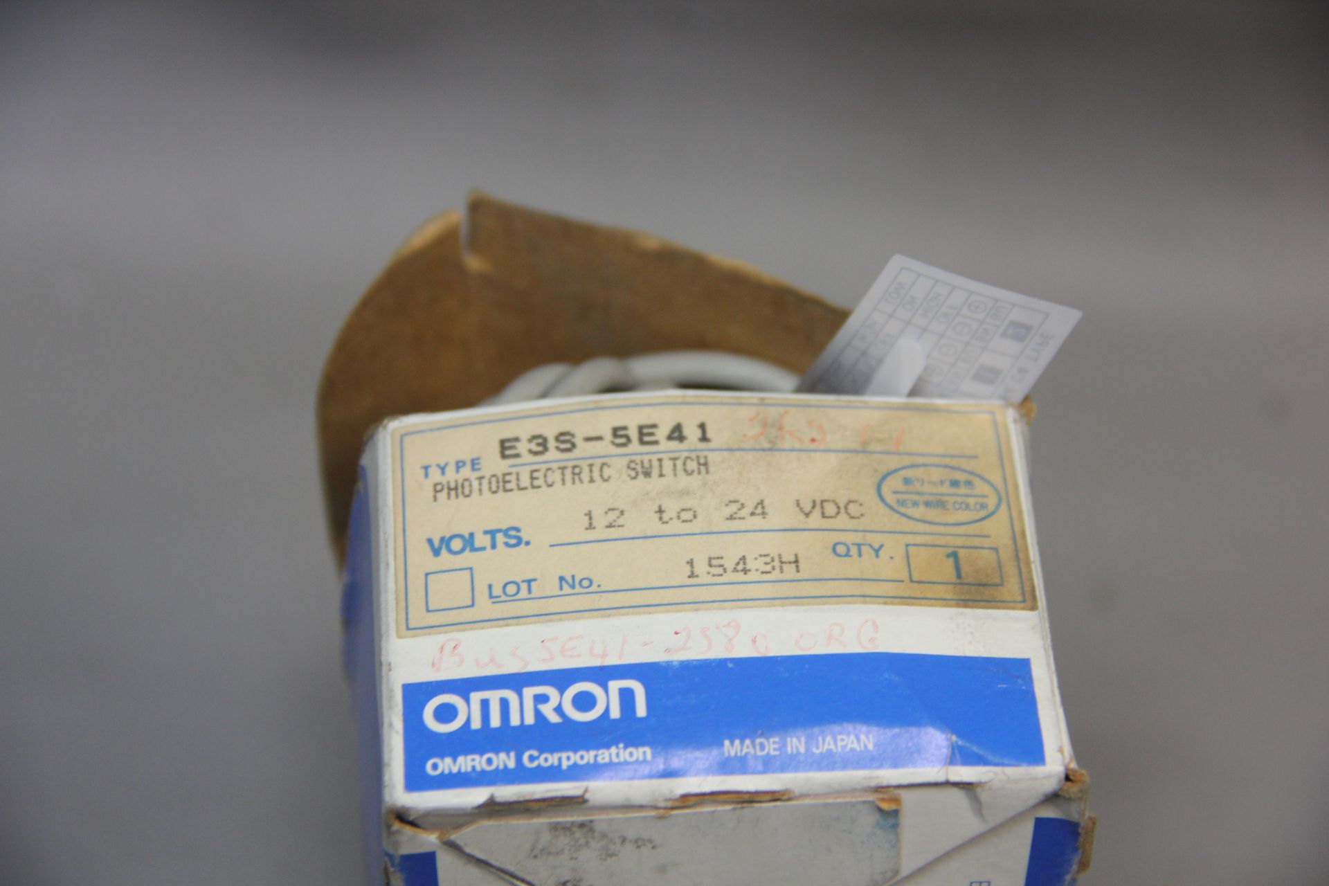 NEW OMRON PHOTOELECTRIC SWITCH SENSOR PAIR - Image 2 of 4