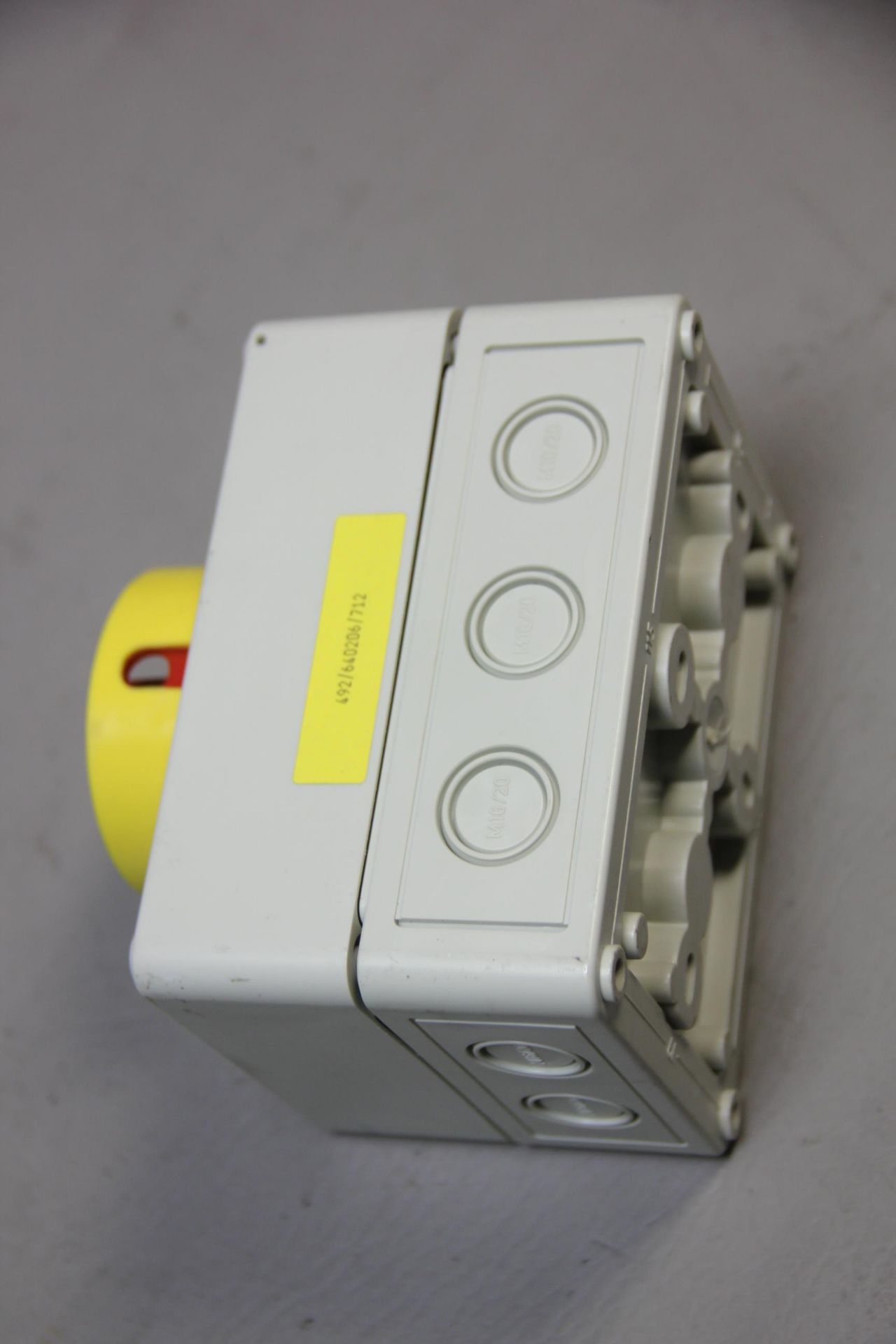 UNUSED GE MANUAL MOTOR STARTER IN ENCLOSURE - Image 8 of 8