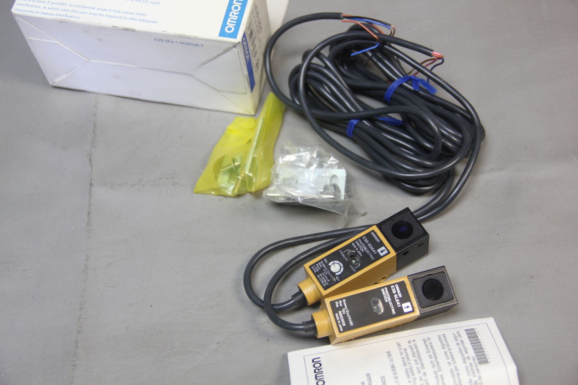 NEW OMRON PHOTOELECTRIC SWITCH SENSOR PAIR - Image 4 of 5