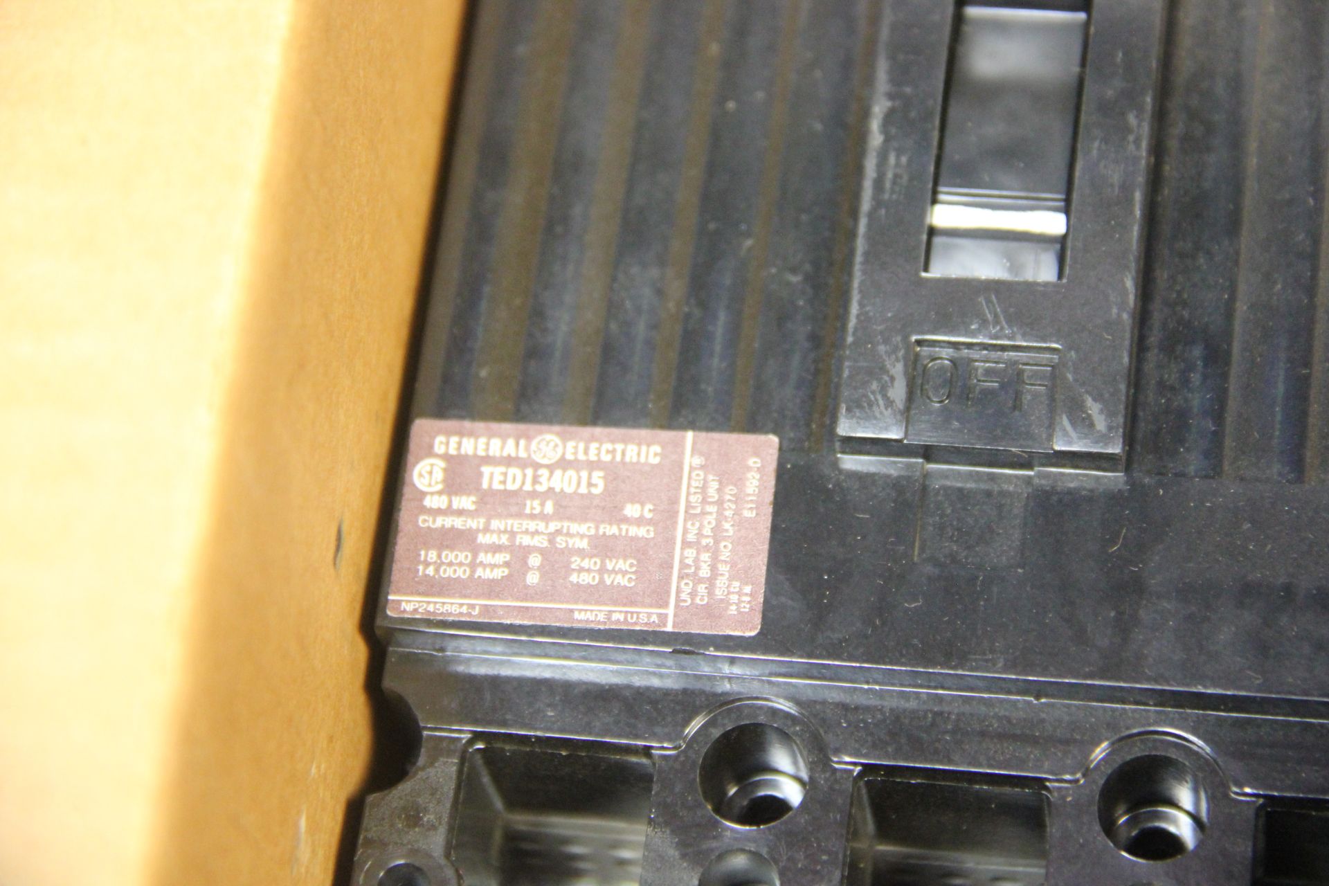 NEW GE 15A 3 POLE CIRCUIT BREAKER - Image 6 of 6