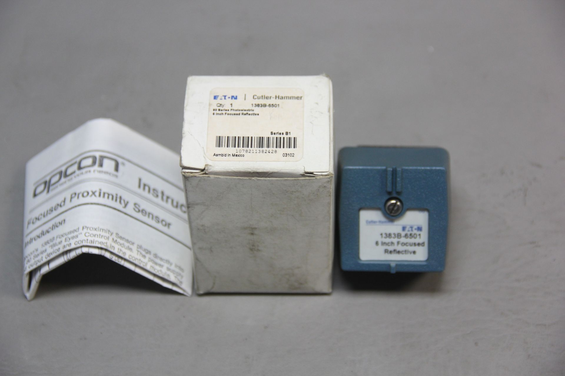 NEW CUTLER HAMMER PHOTOELECTRIC SENSOR HEAD