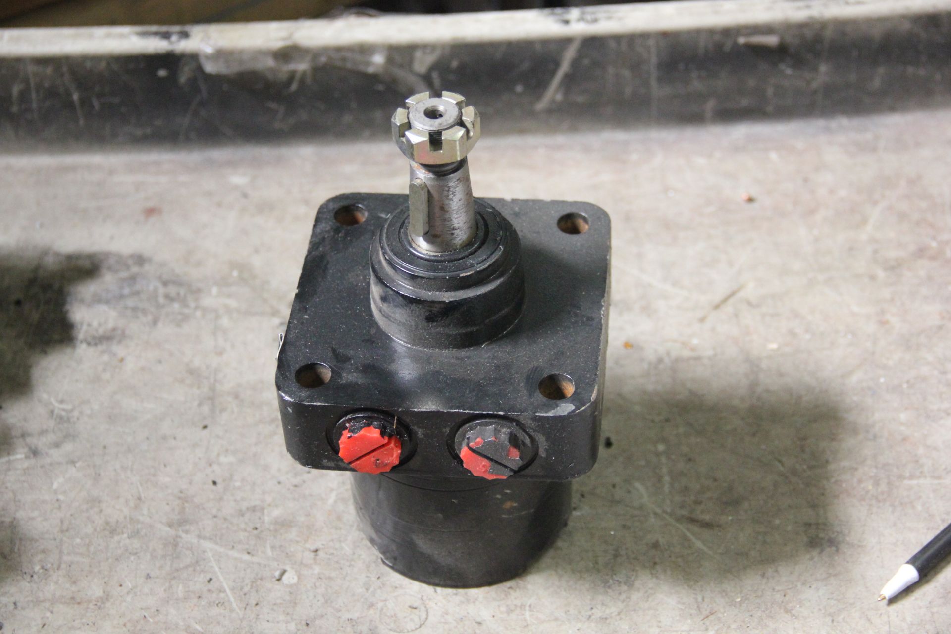 UNUSED DANFOSS HYDRAULIC MOTOR