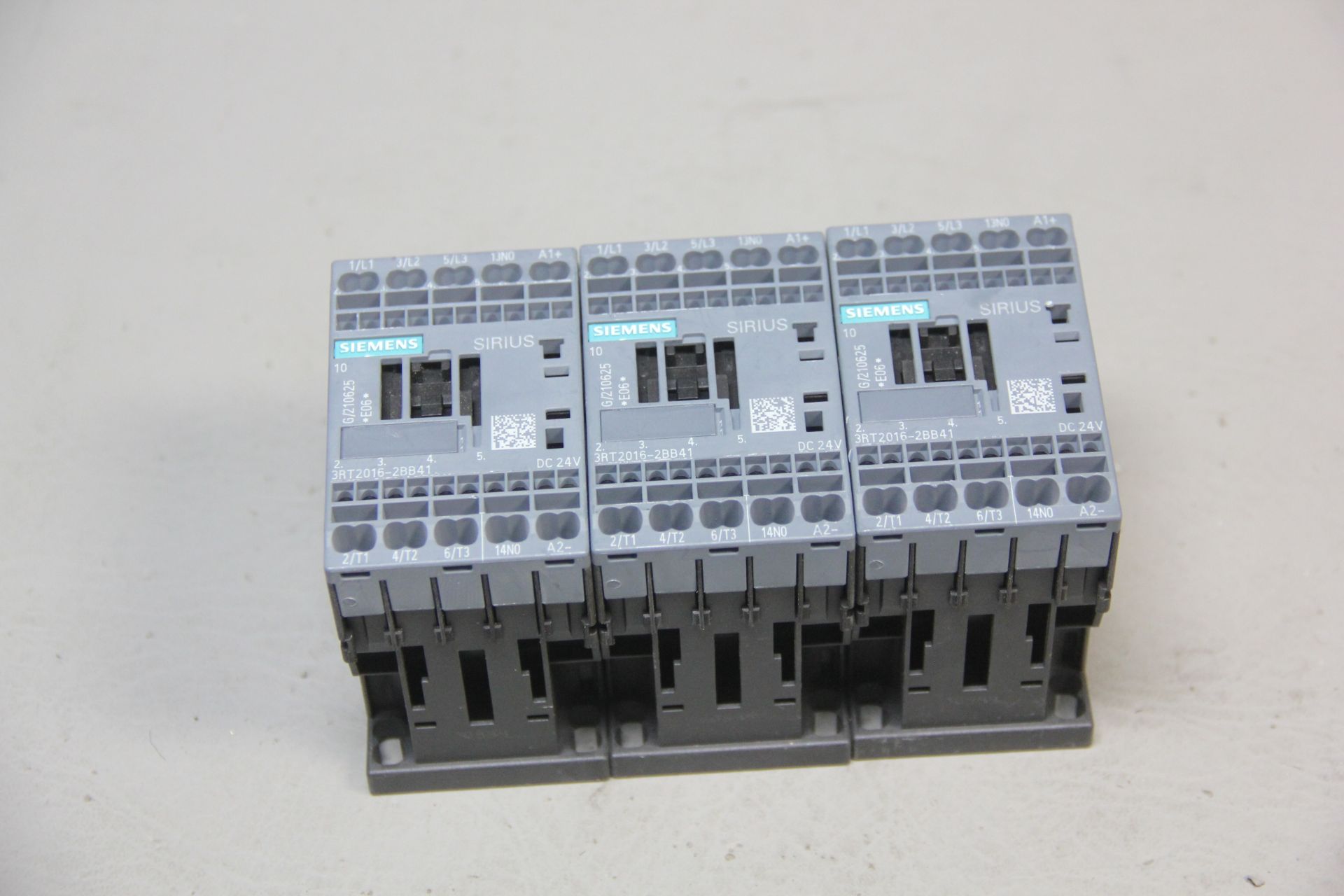 3 UNUSED SIEMENS SIRIUS CONTACTORS