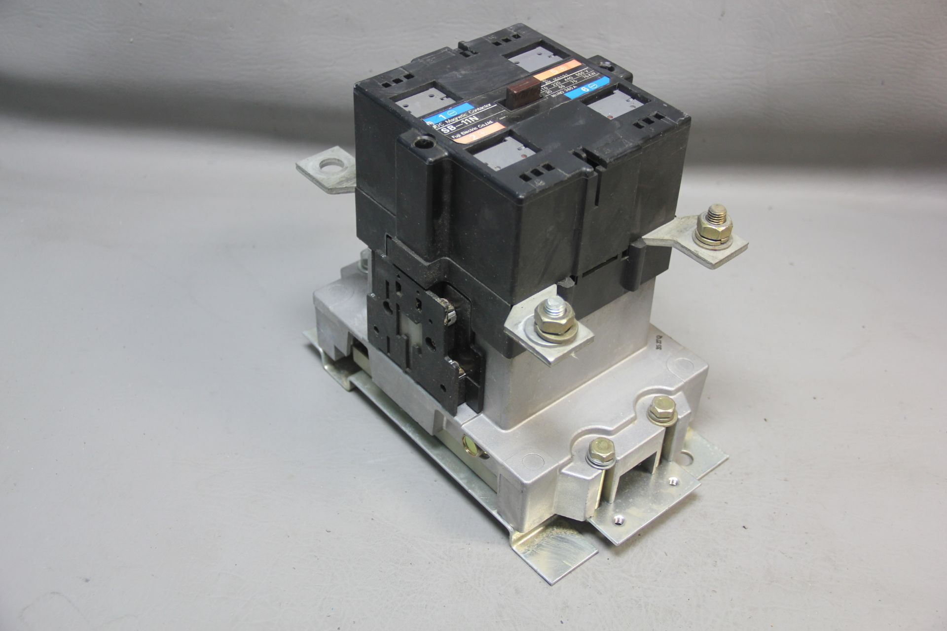 FUJI DC MAGNETIC CONTACTOR