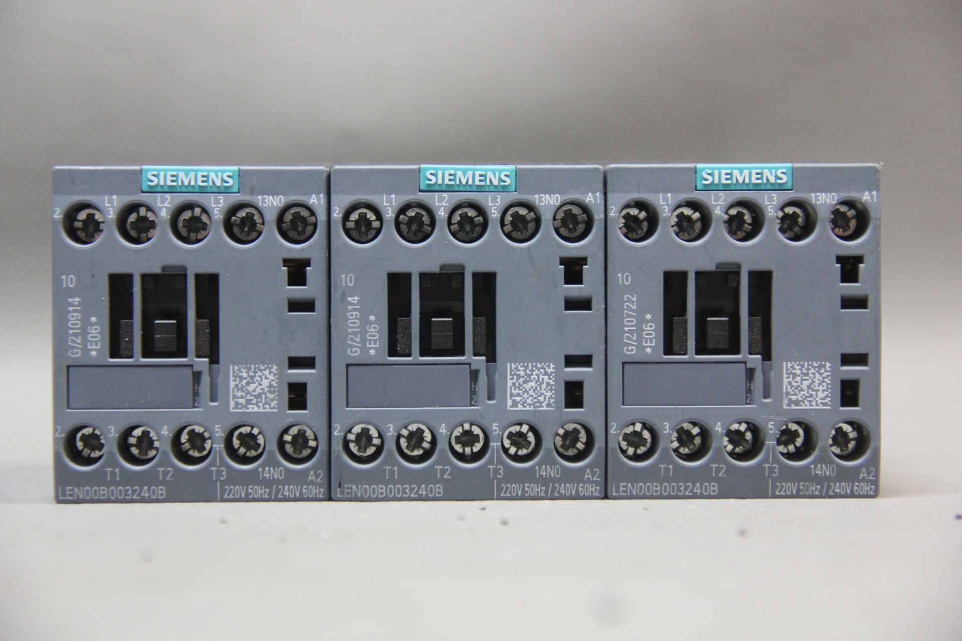 3 SIEMENS LIGHTING CONTACTORS - Image 2 of 2