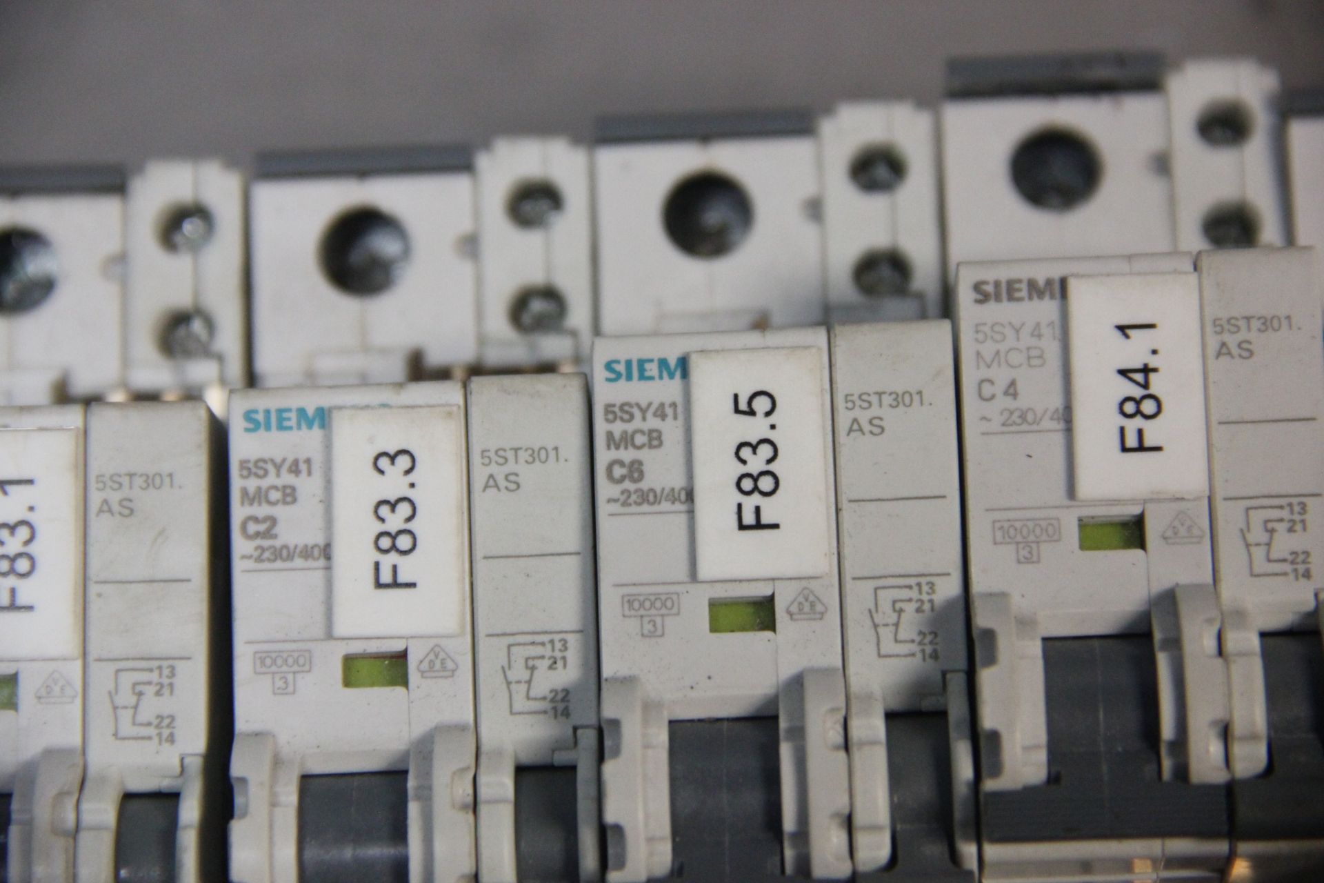 LOT OF SIEMENS CIRCUIT BREAKERS - Image 2 of 4