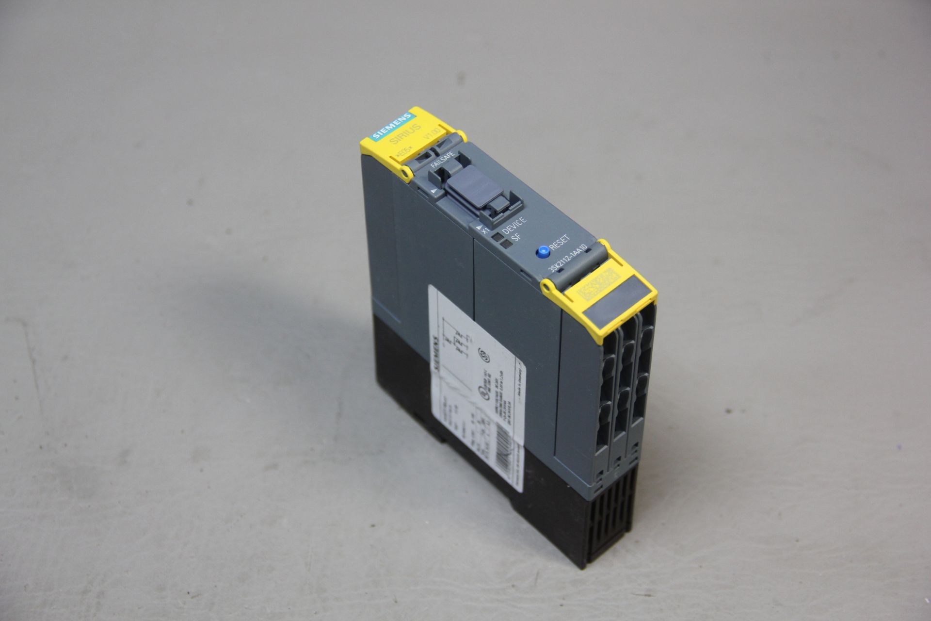 SIEMENS SAFETY RELAY