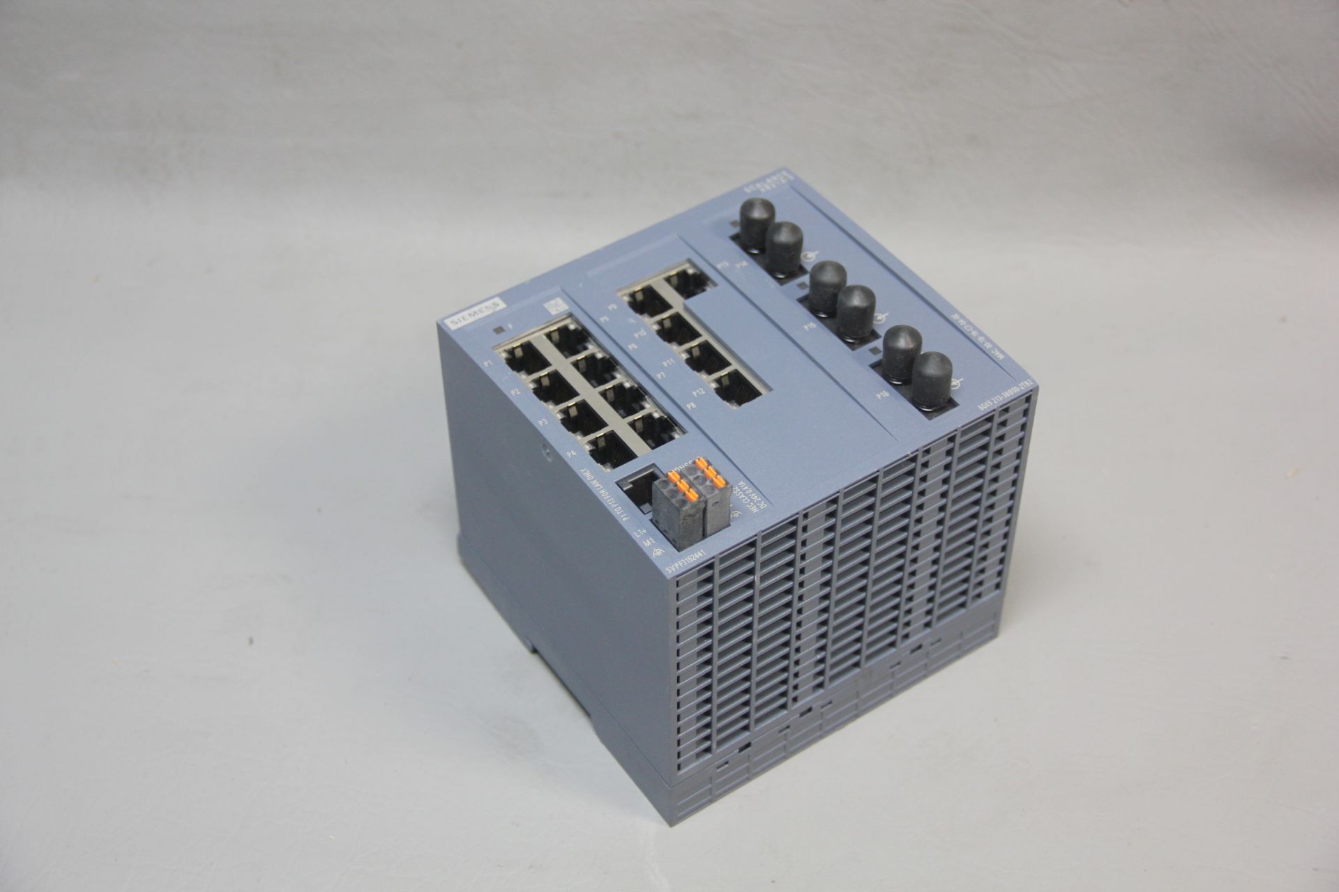 SIEMENS INDUSTRIAL ETHERNET SWITCH - Image 2 of 5
