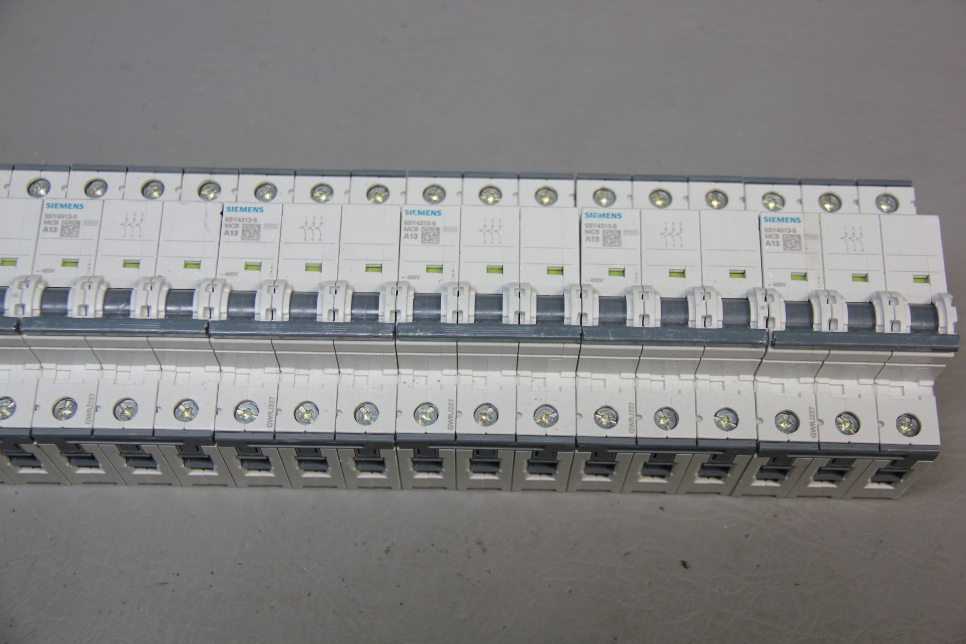 LOT OF UNUSED SIEMENS CIRCUIT BREAKERS - Image 3 of 5