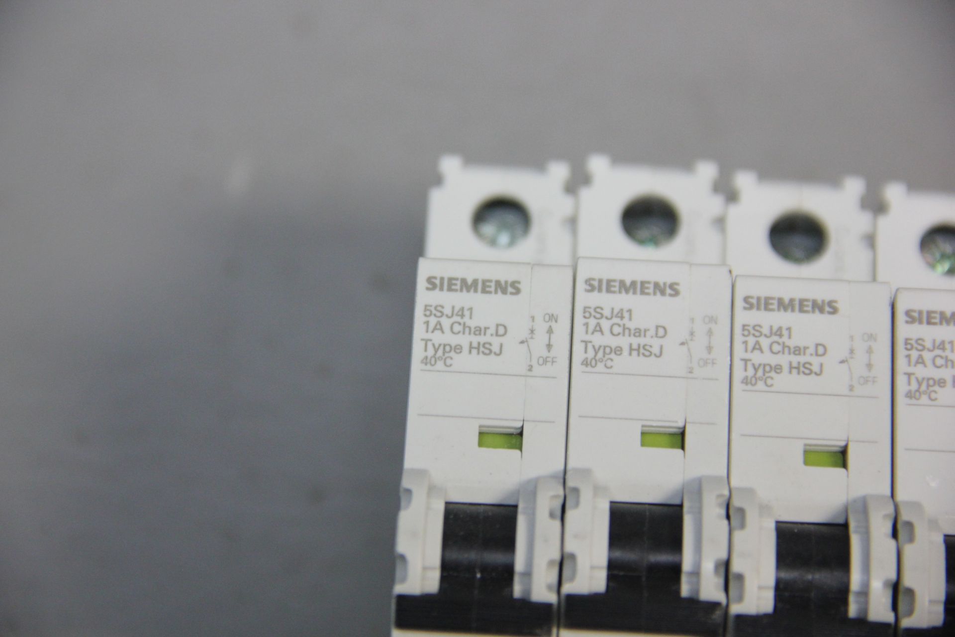 LOT OF UNUSED SIEMENS CIRCUIT BREAKERS - Image 2 of 4