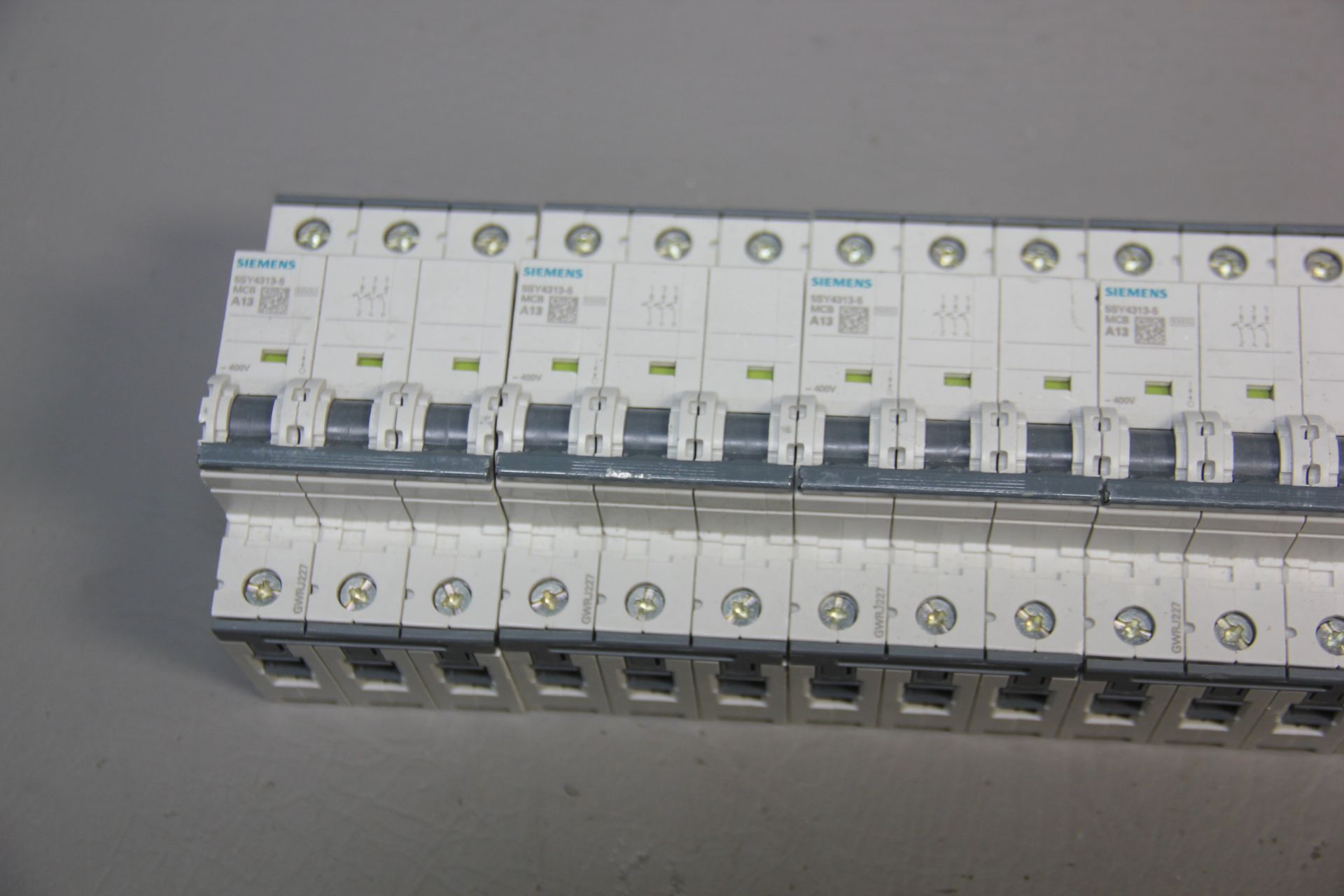 LOT OF UNUSED SIEMENS CIRCUIT BREAKERS - Image 2 of 5