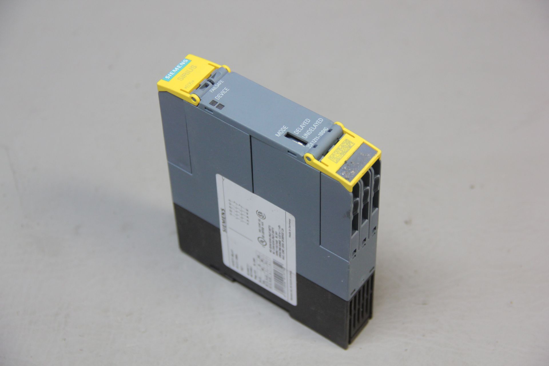 SIEMENS SAFETY RELAY