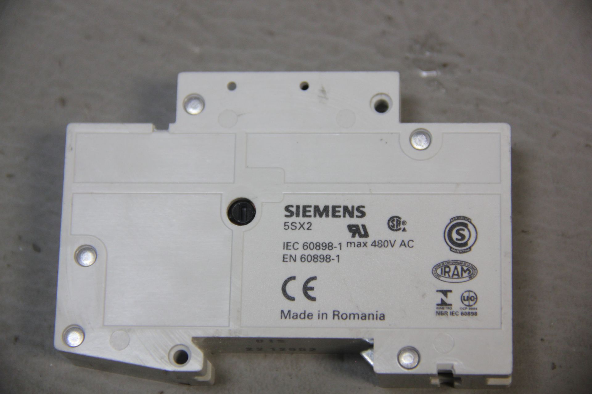 LOT OF UNUSED SIEMENS CIRCUIT BREAKERS - Image 3 of 4