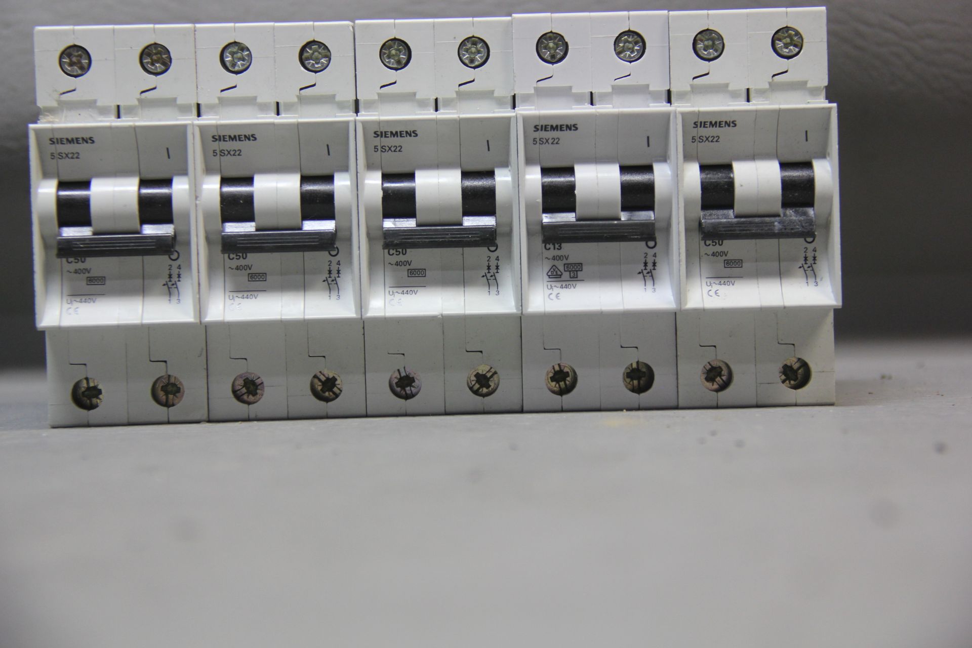 LOT OF UNUSED SIEMENS CIRCUIT BREAKERS - Image 2 of 4