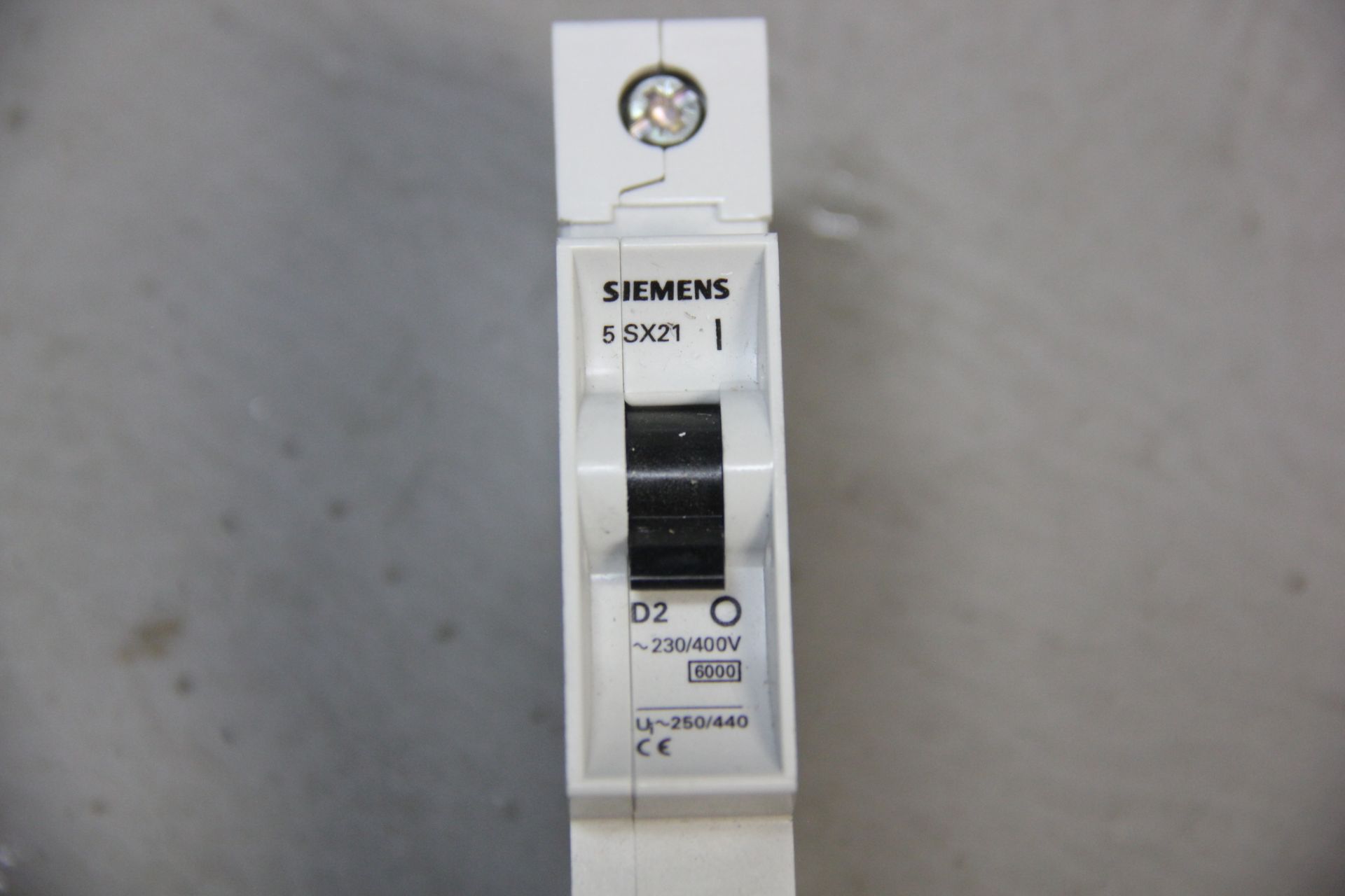 LOT OF UNUSED SIEMENS CIRCUIT BREAKERS - Image 4 of 4