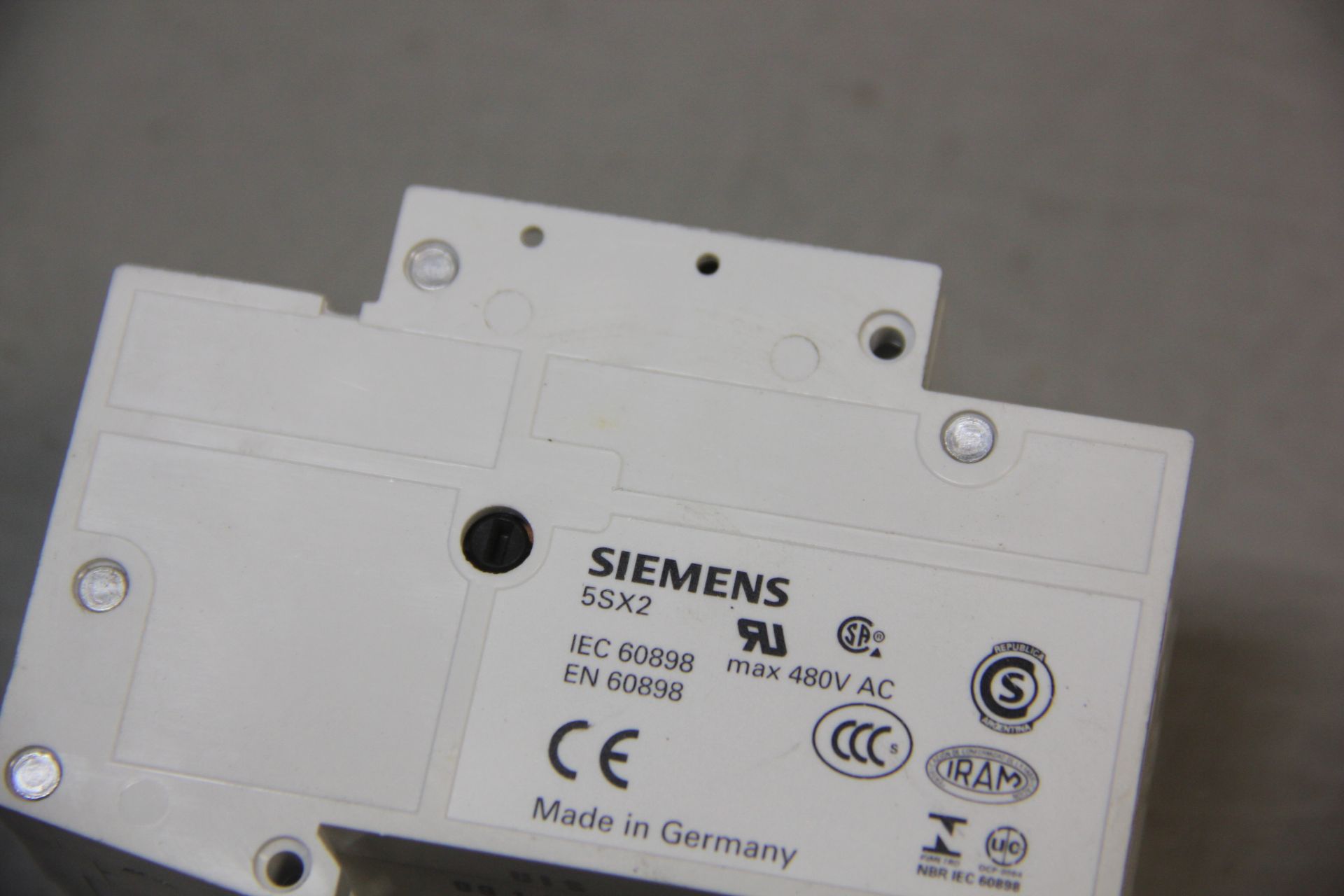 LOT OF UNUSED SIEMENS CIRCUIT BREAKERS - Image 4 of 4