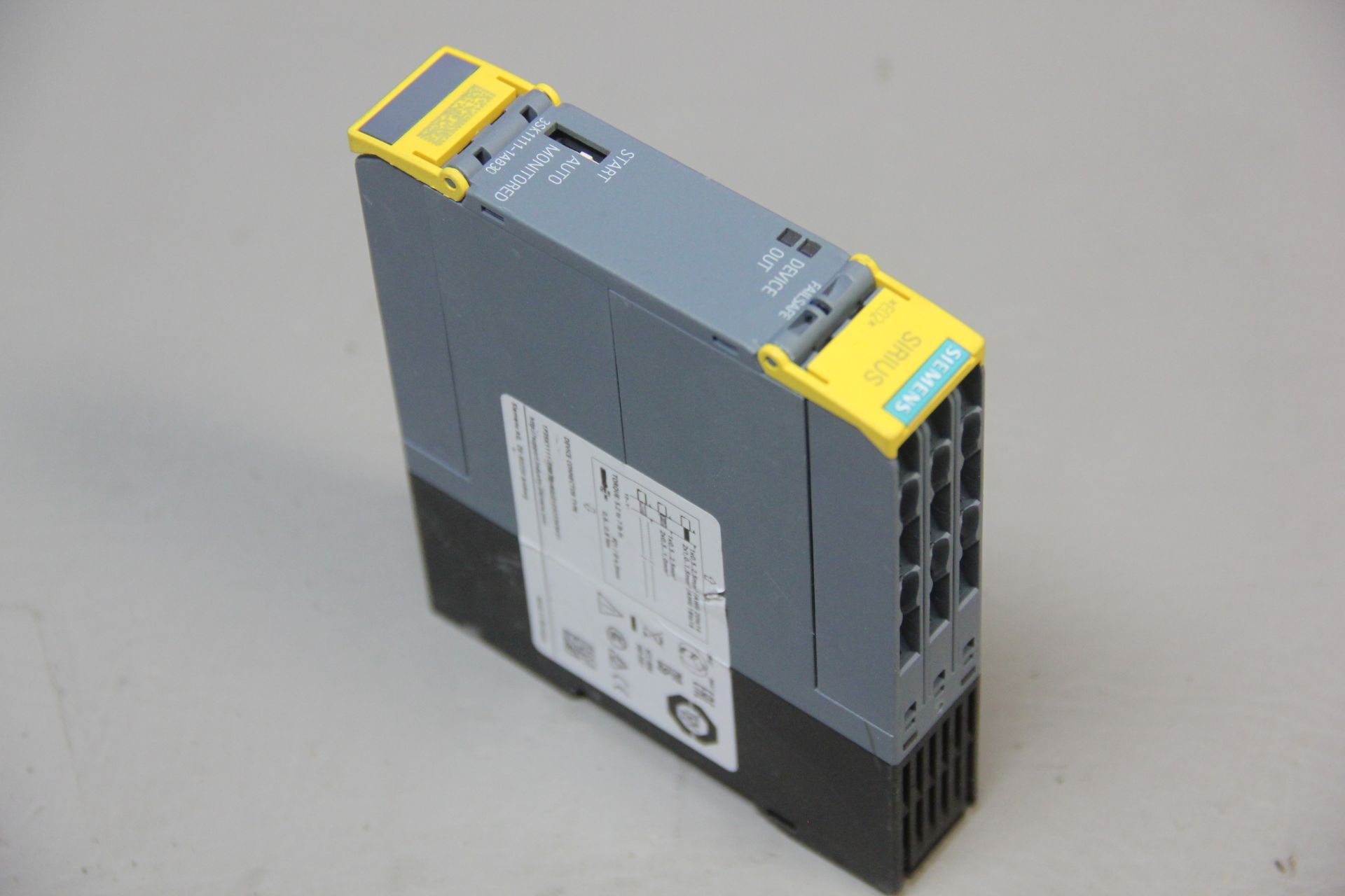 SIEMENS SAFETY RELAY - Image 2 of 4
