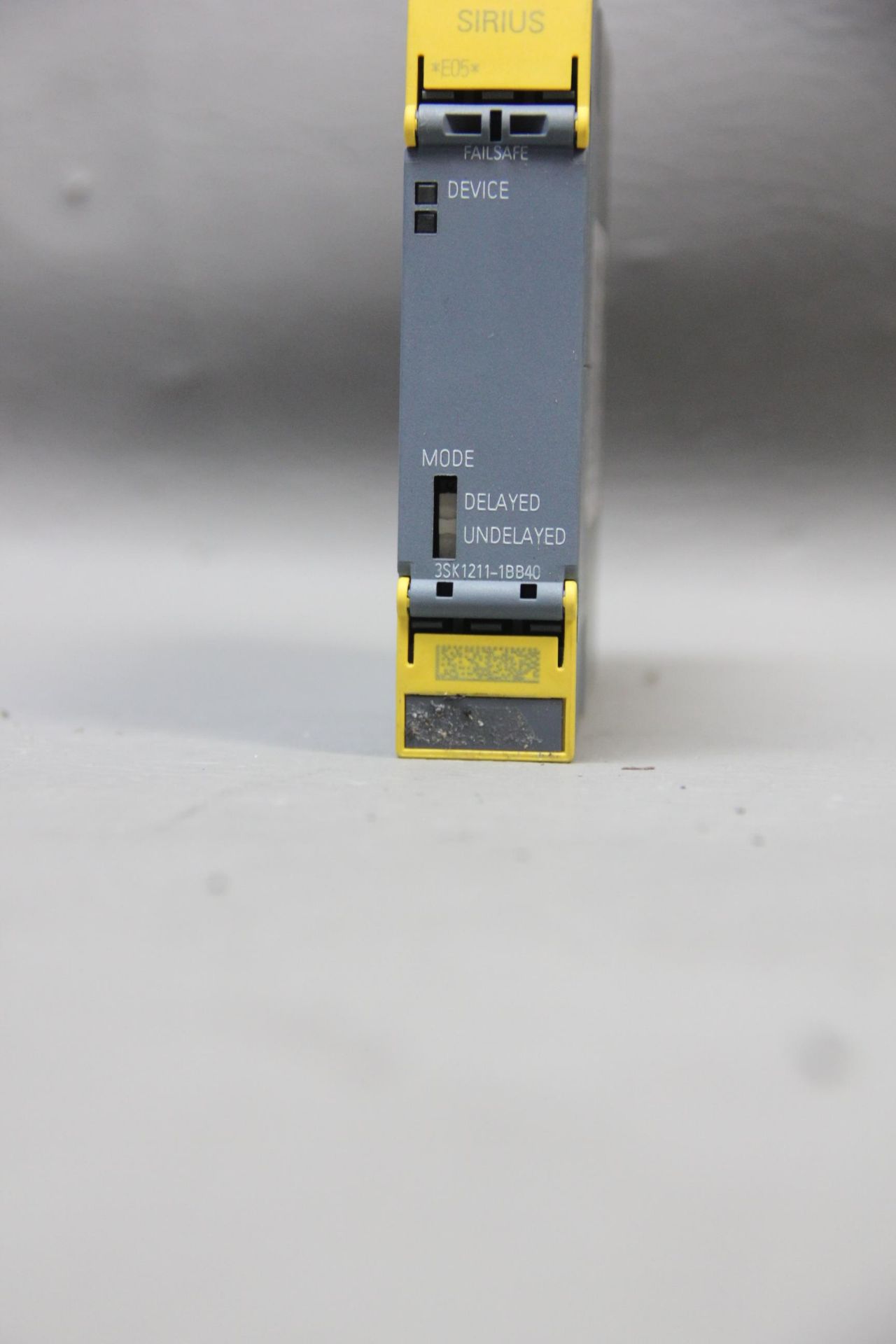 SIEMENS SAFETY RELAY - Image 3 of 4