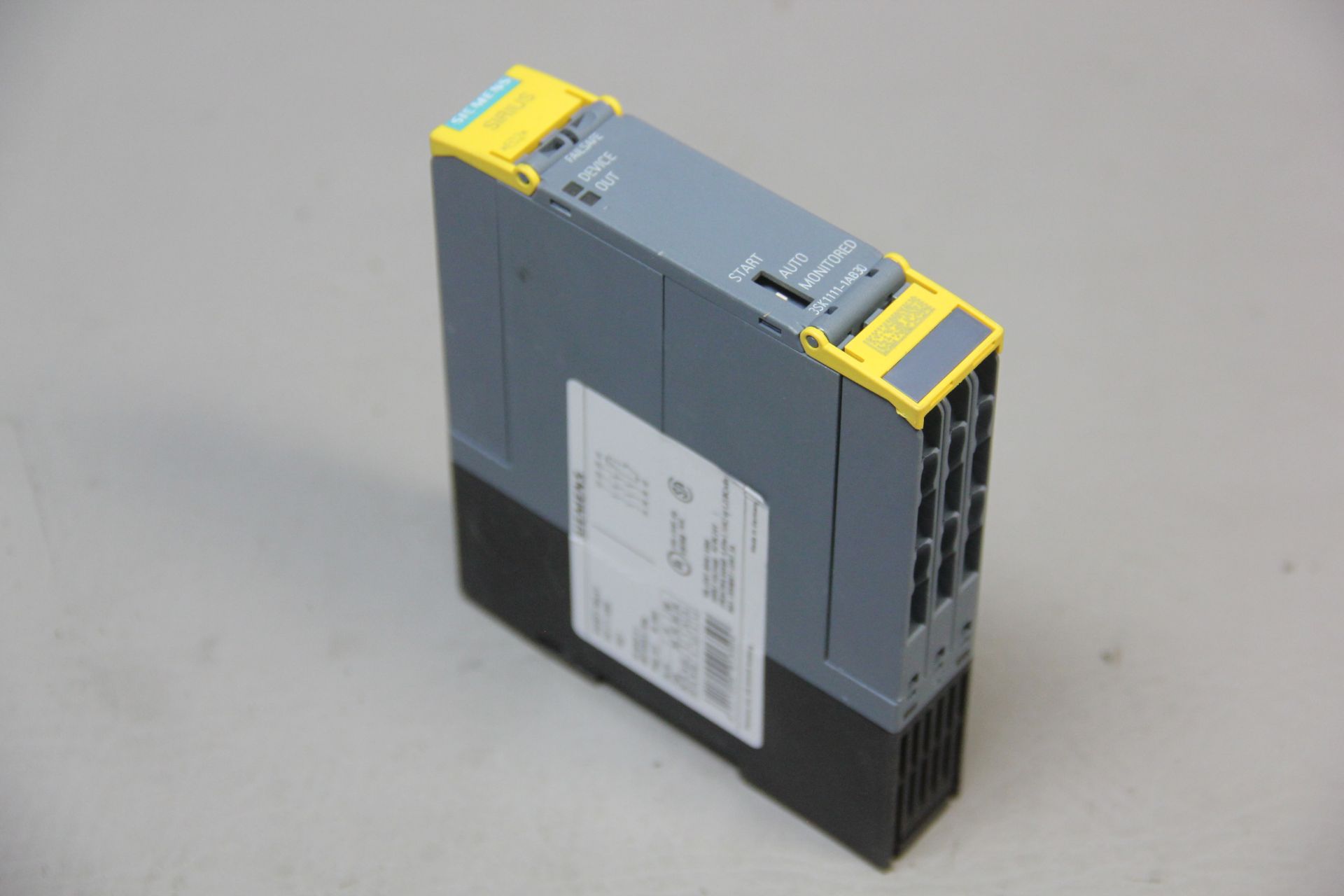 SIEMENS SAFETY RELAY