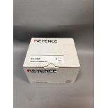 NEW IN BOX KEYENCE SENSOR AMPLIFIER IV2-G30F