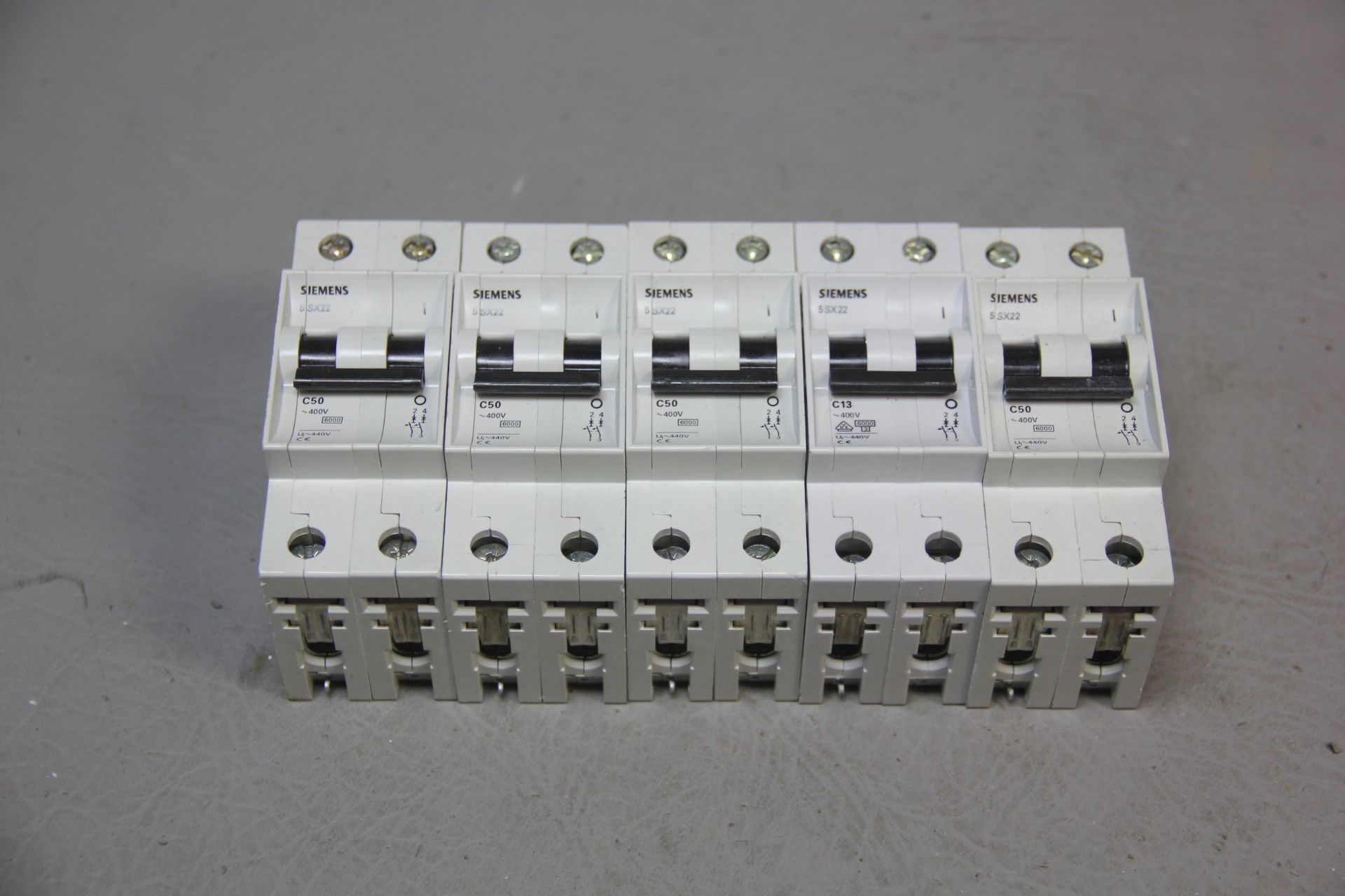 LOT OF UNUSED SIEMENS CIRCUIT BREAKERS