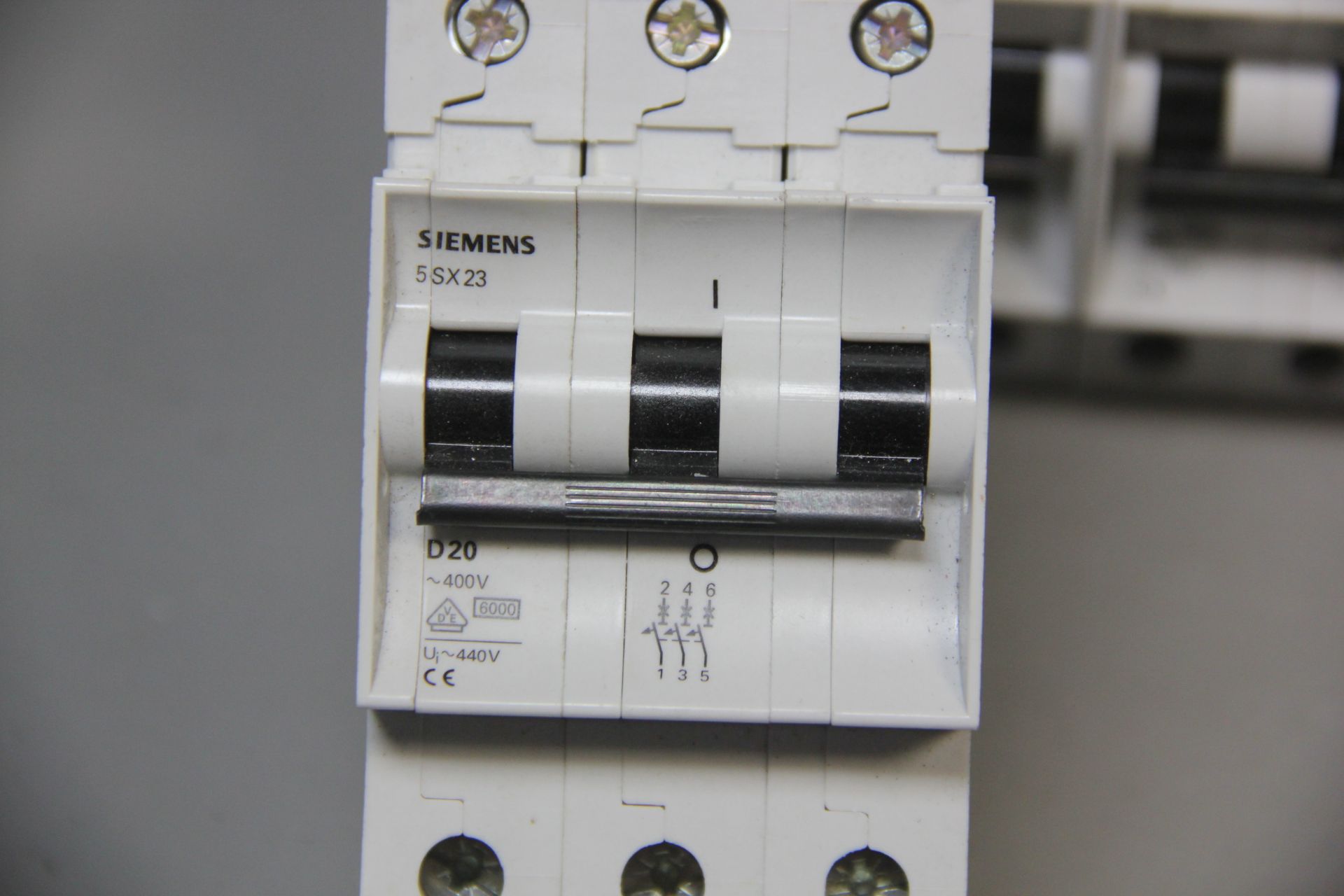 LOT OF UNUSED SIEMENS CIRCUIT BREAKERS - Image 3 of 4