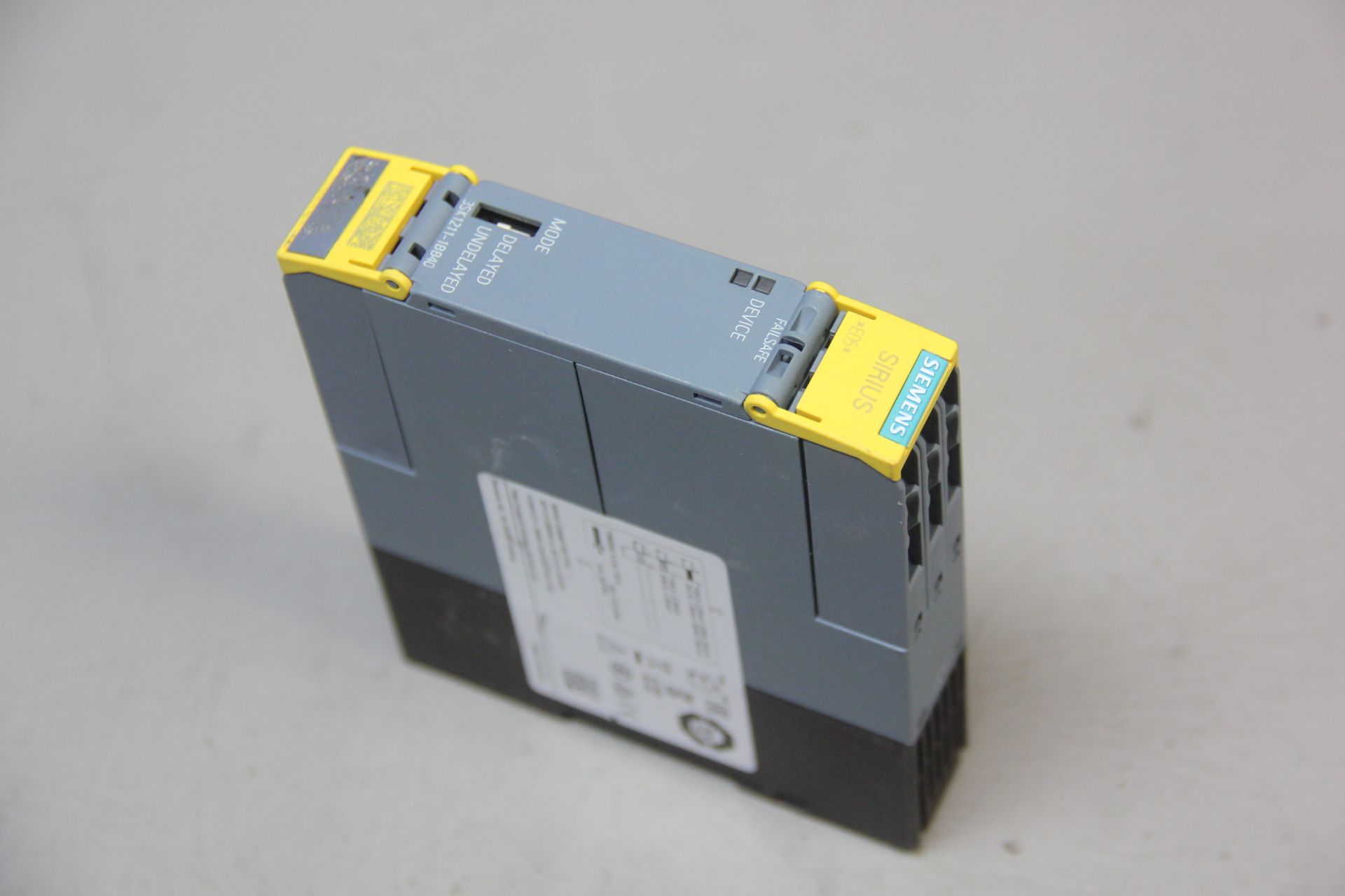 SIEMENS SAFETY RELAY - Image 2 of 4