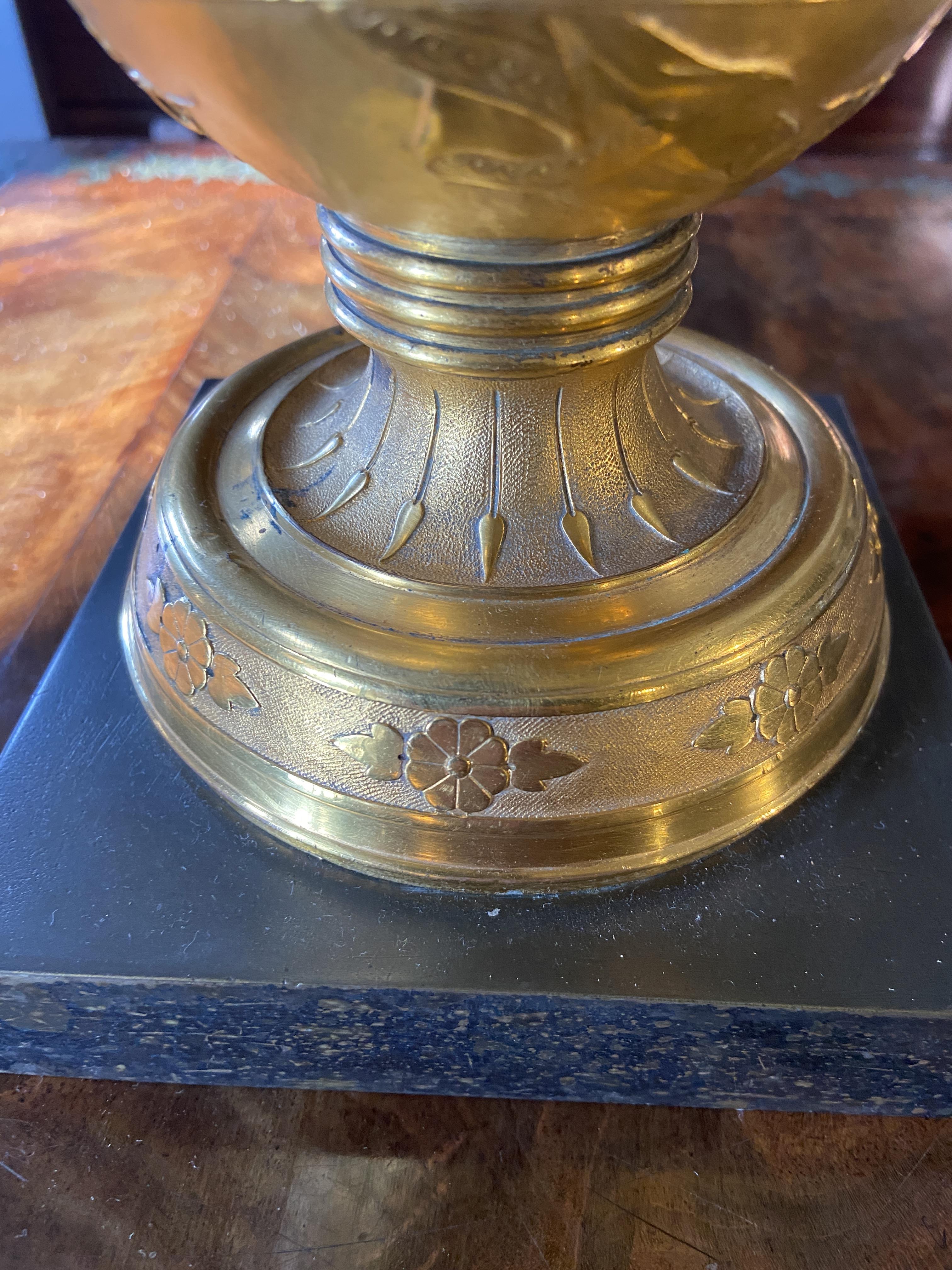 A 19th century patinated and gilt bronze oil lamp - Image 4 of 8