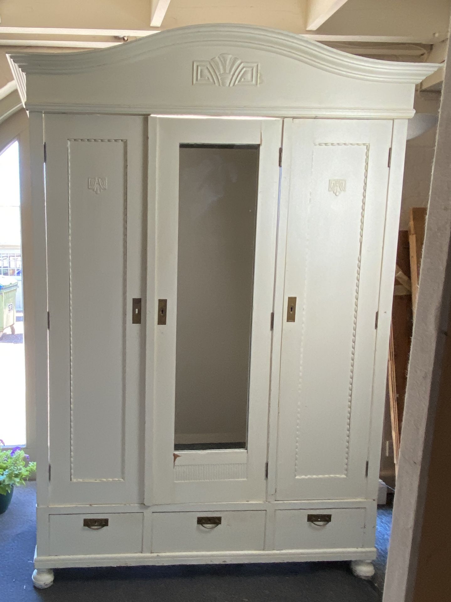 A small 1930's French cream painted armoire - Image 2 of 6