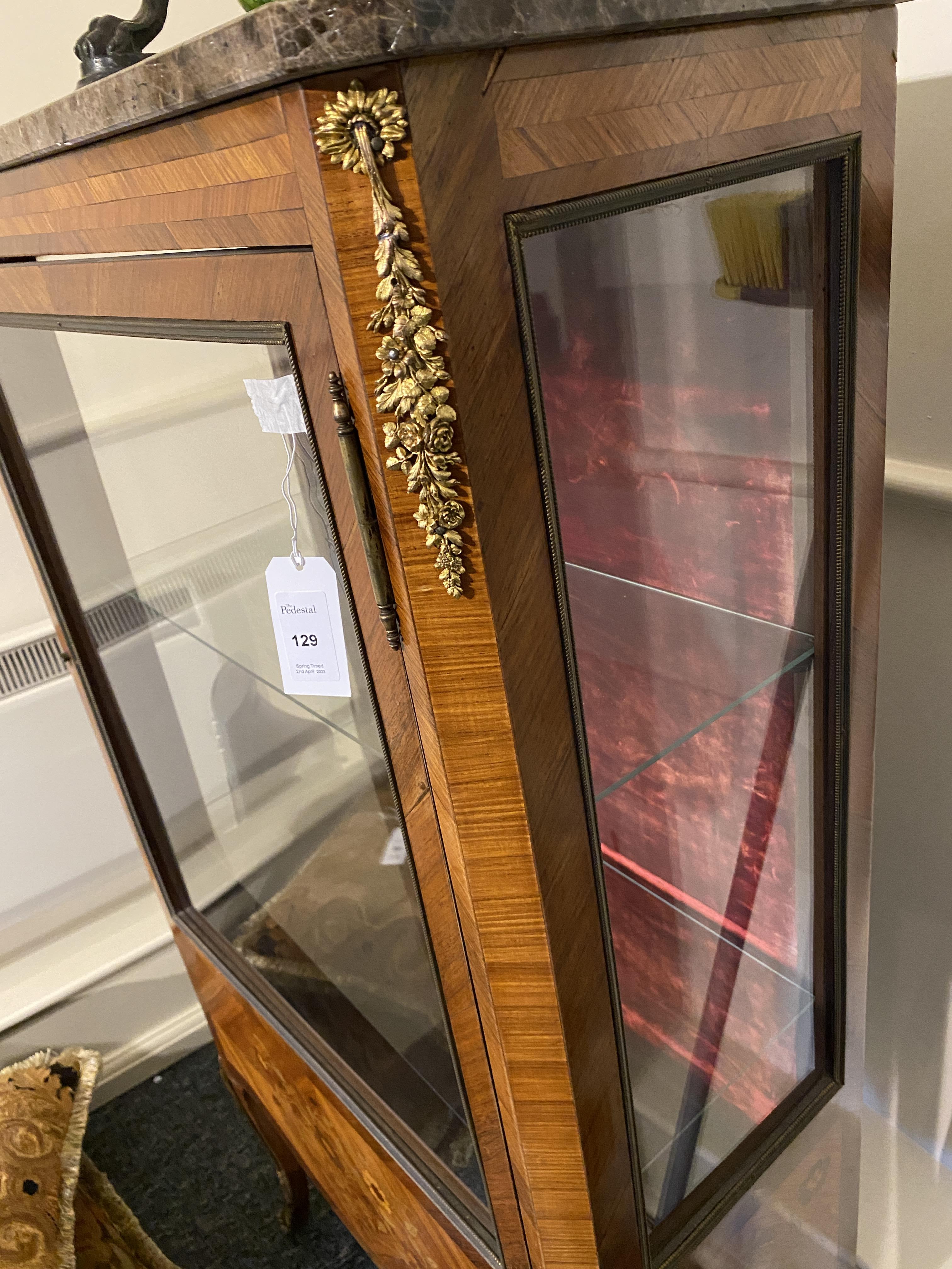 A late 19th century French kingwood and marquetry display cabinet - Image 6 of 11