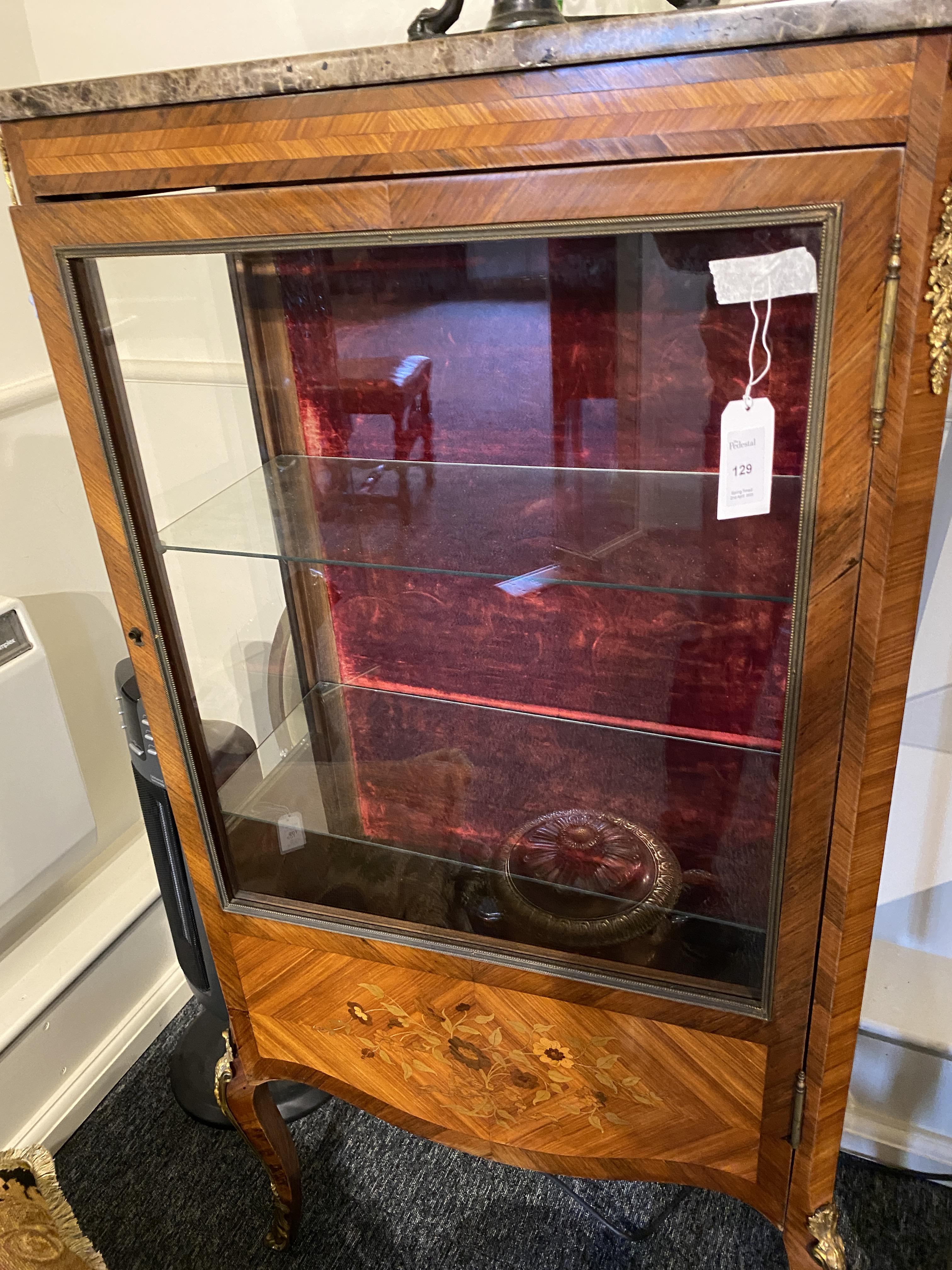 A late 19th century French kingwood and marquetry display cabinet - Image 4 of 11