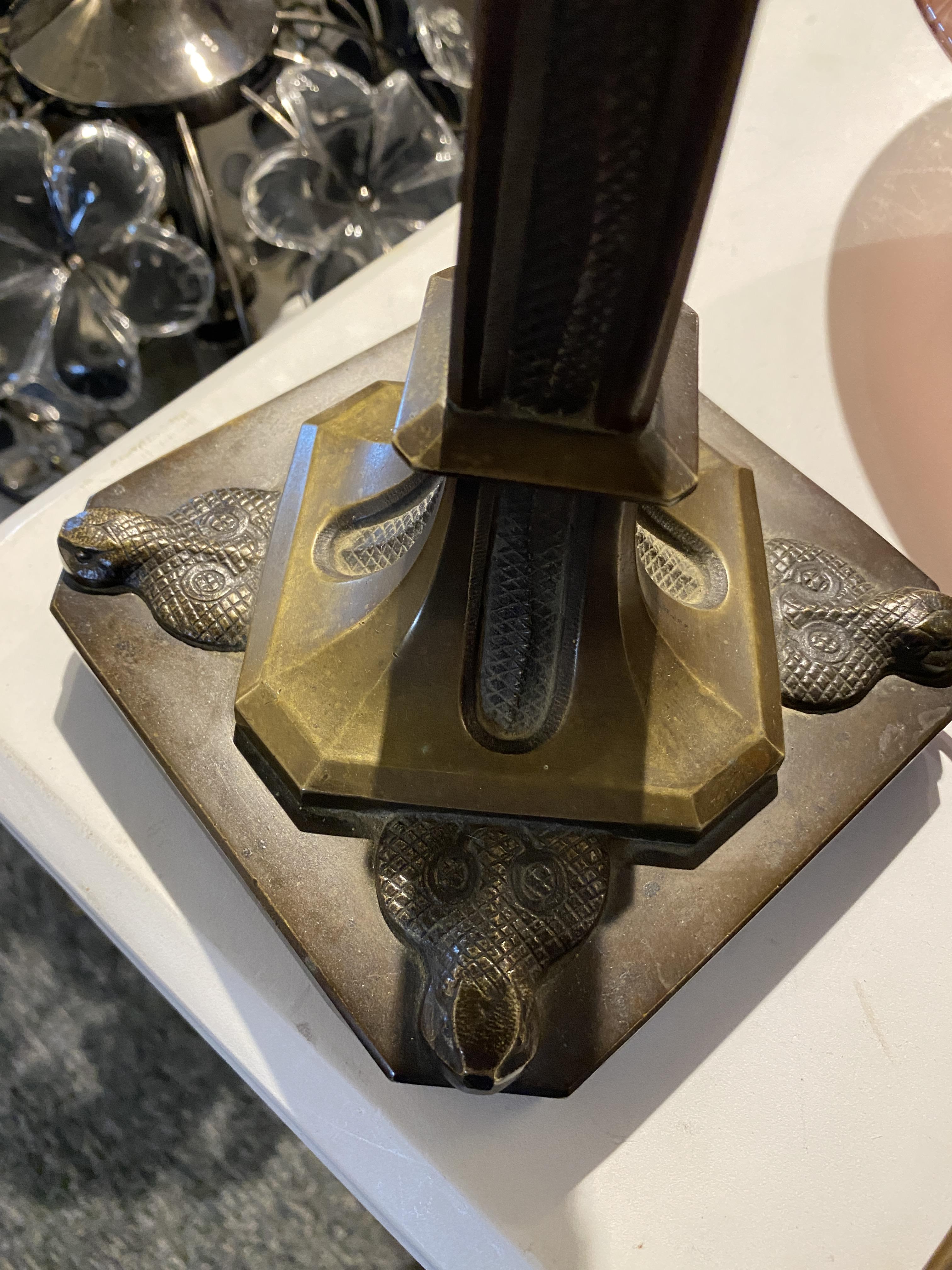 An Art Deco bronze table lamp decorated with snakes, probably English - Image 3 of 7