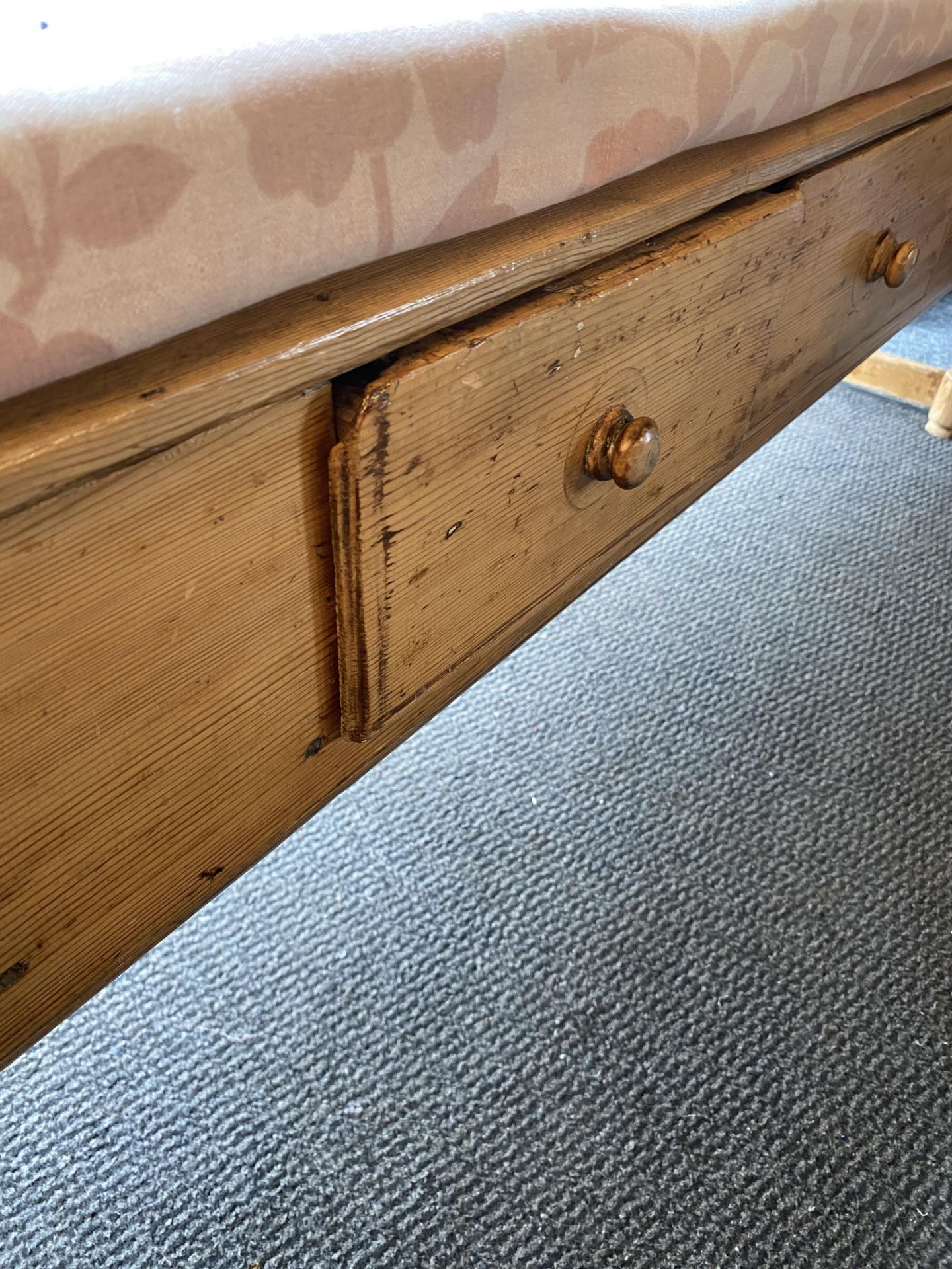 A 19th century Swedish farmhouse pine bench - Image 13 of 13