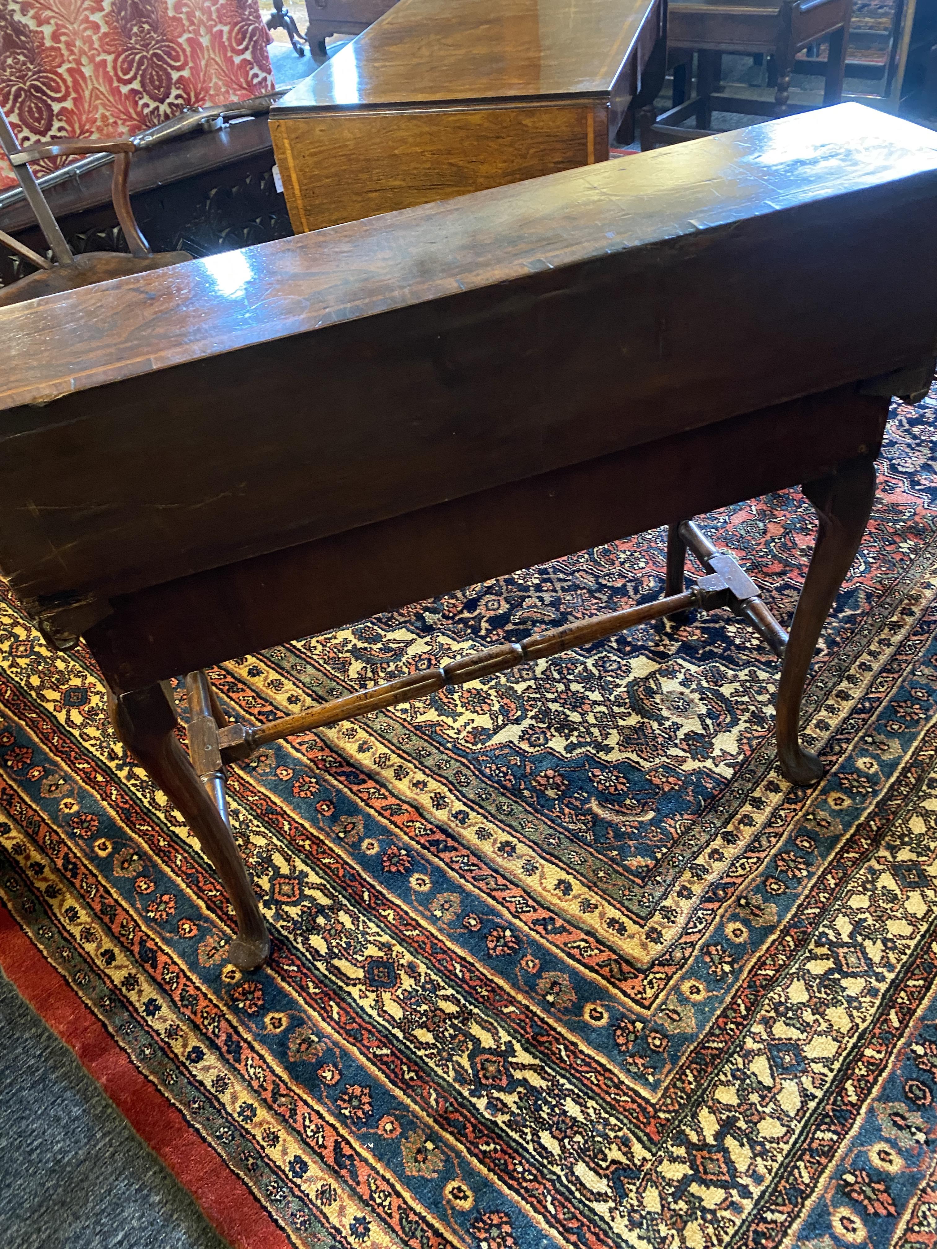 A walnut crossbanded and featherbanded bureau - Image 21 of 21