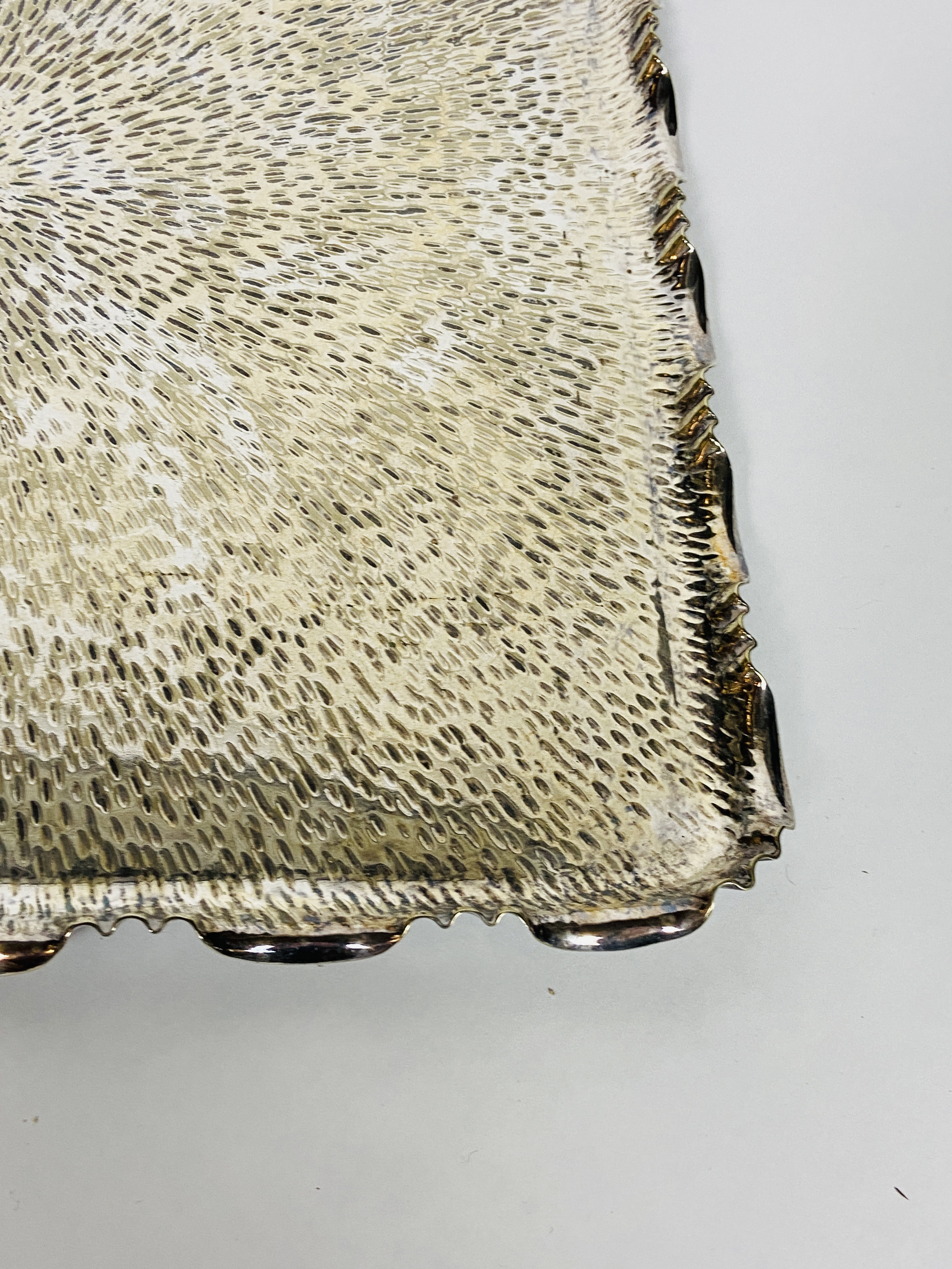 A vintage white metal square tray - Image 3 of 5