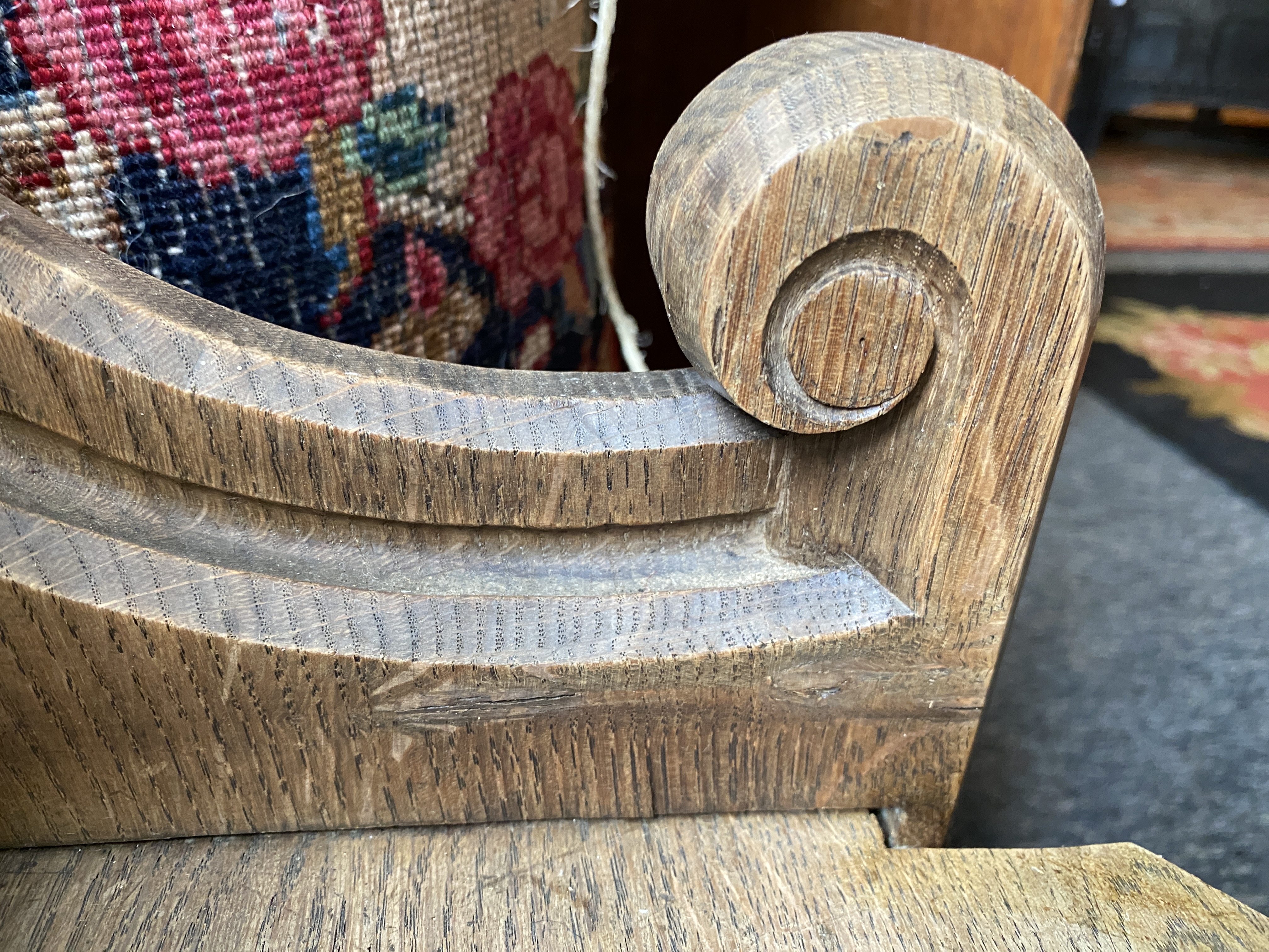 A small oak carved hall bench - Image 9 of 9