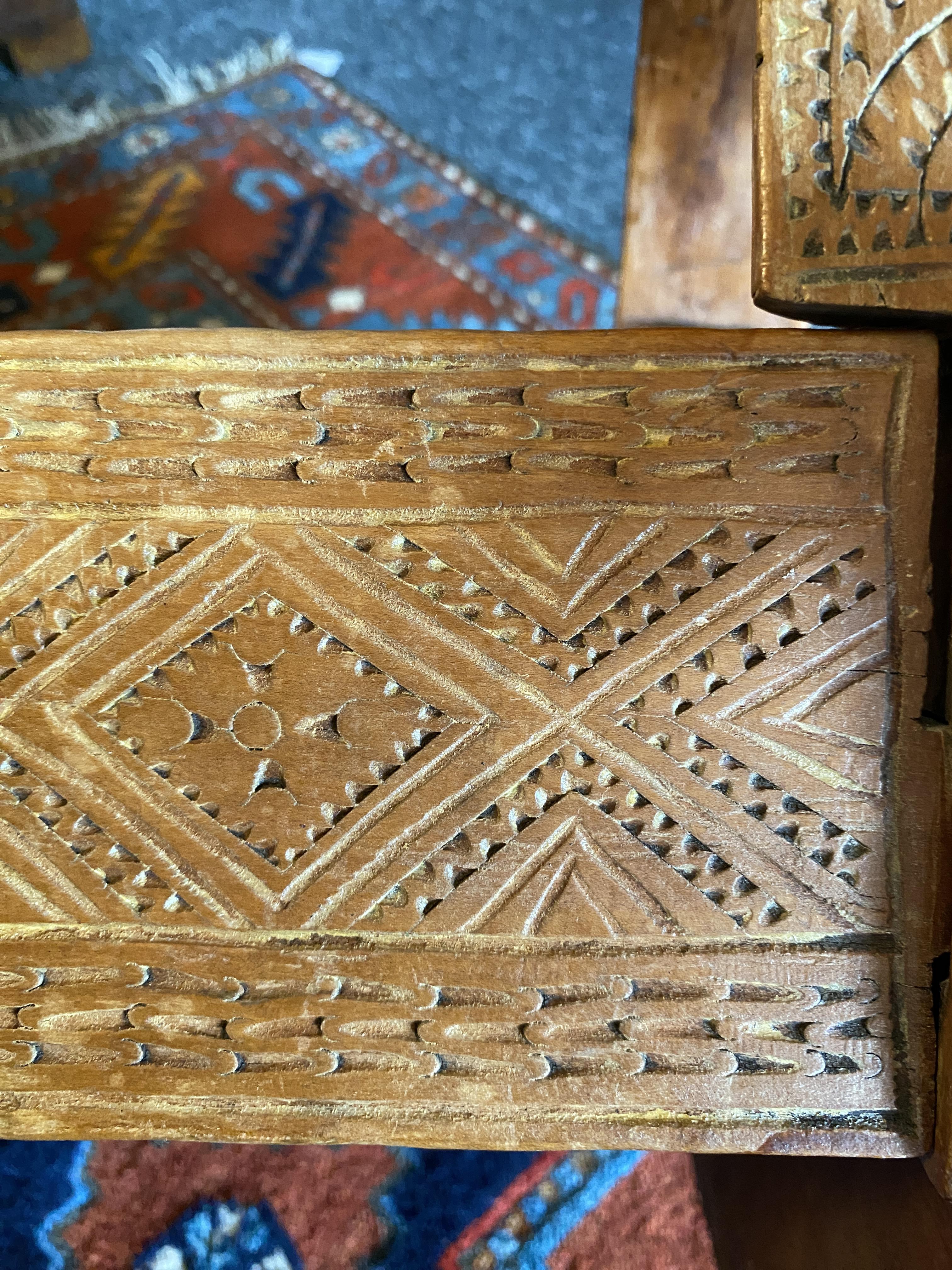 An early 20th century Balkan carved wood cradle - Image 14 of 14