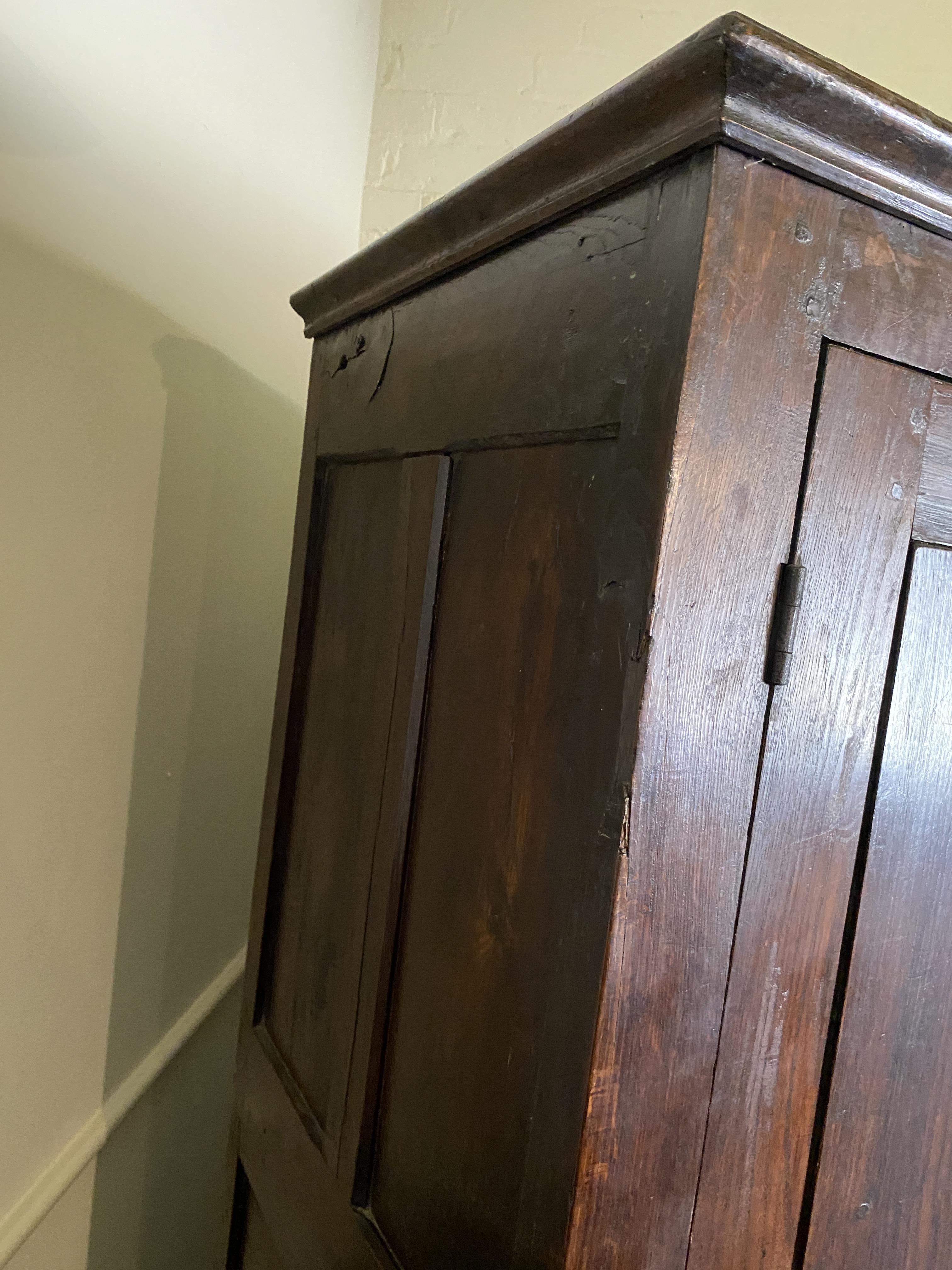 An 18th century oak bacon press - Image 6 of 27