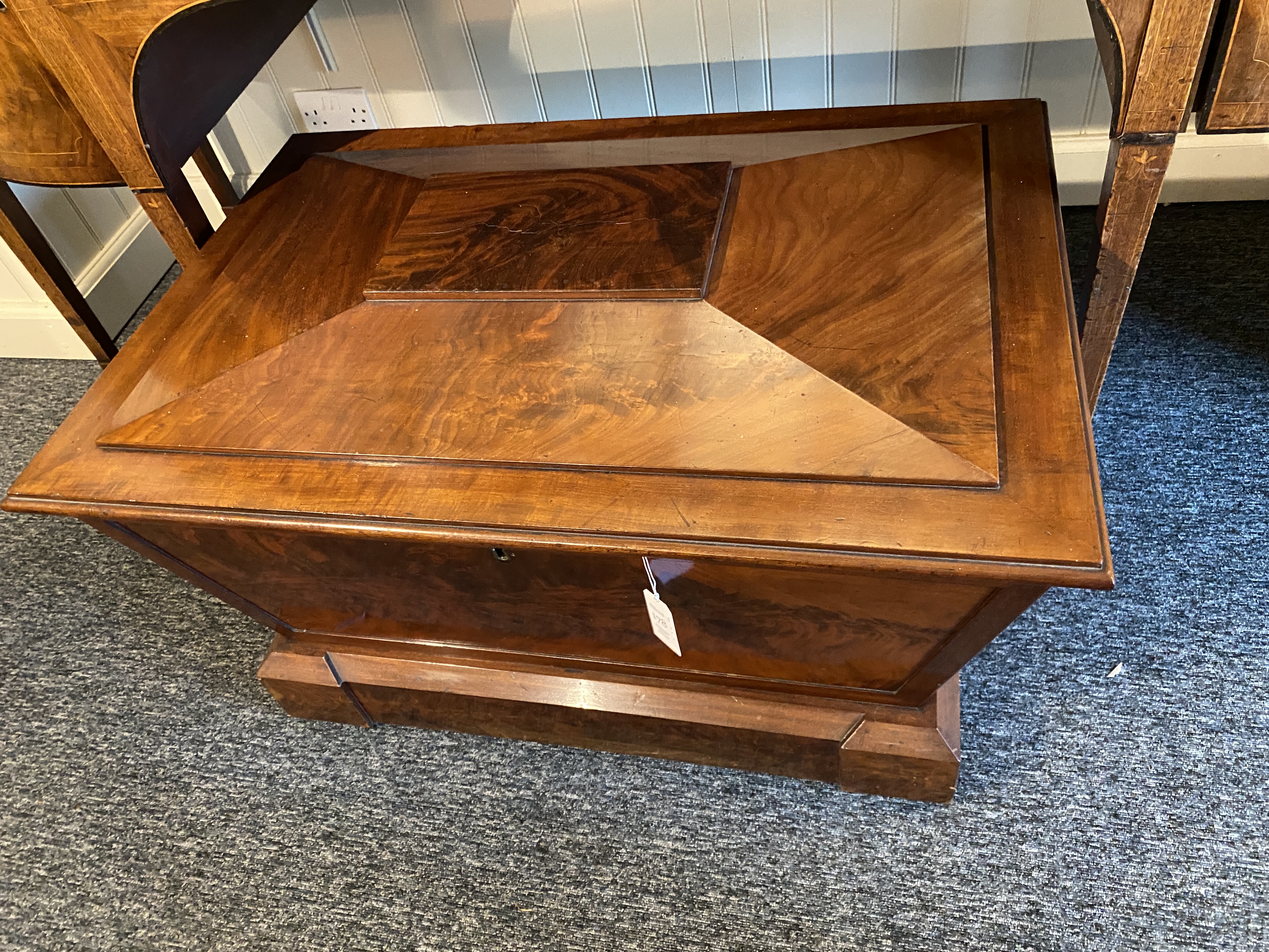 A large Regency mahogany sarcophagus shaped country house wine cooler - Image 2 of 8