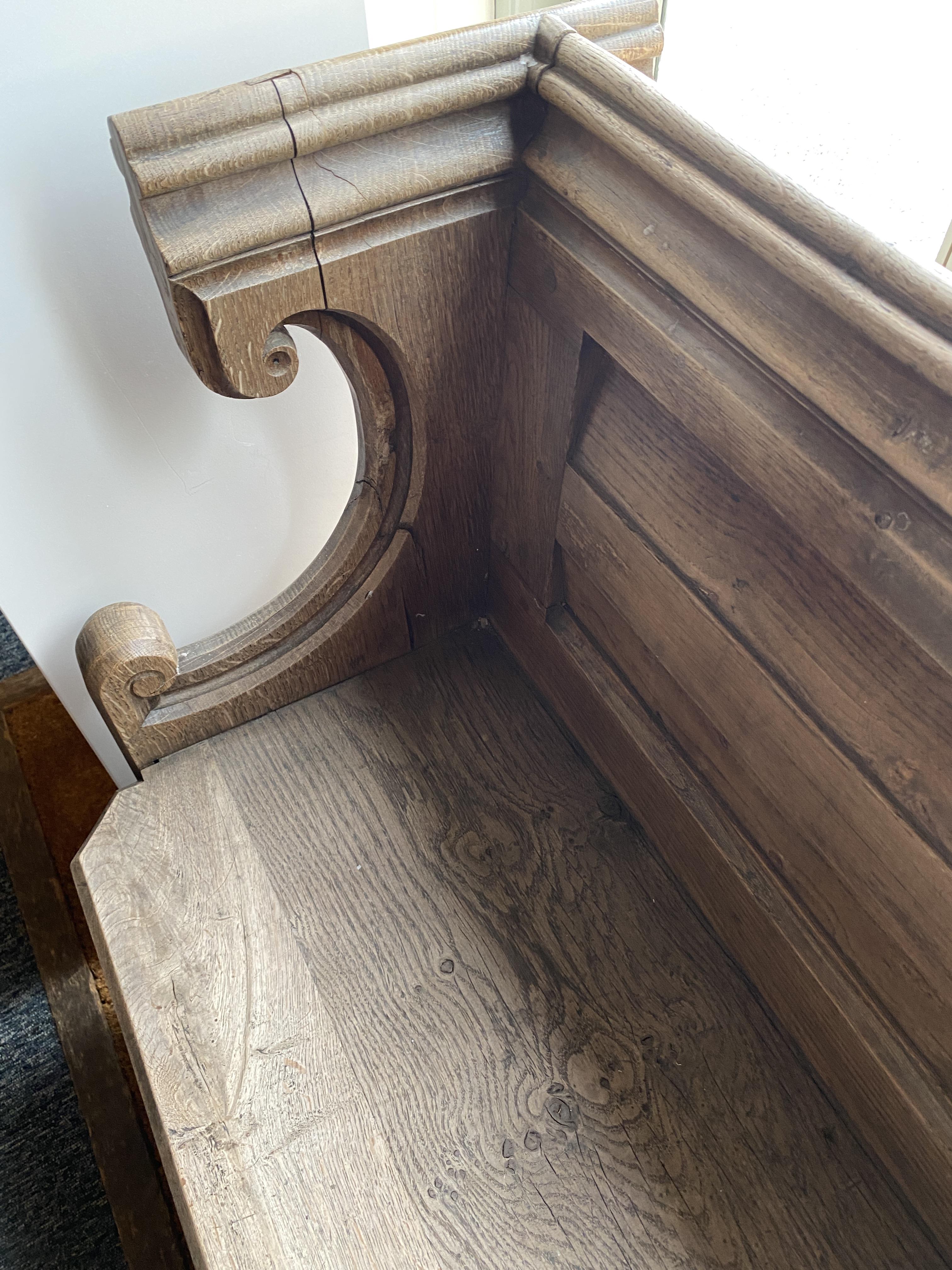 A small oak carved hall bench - Image 3 of 9