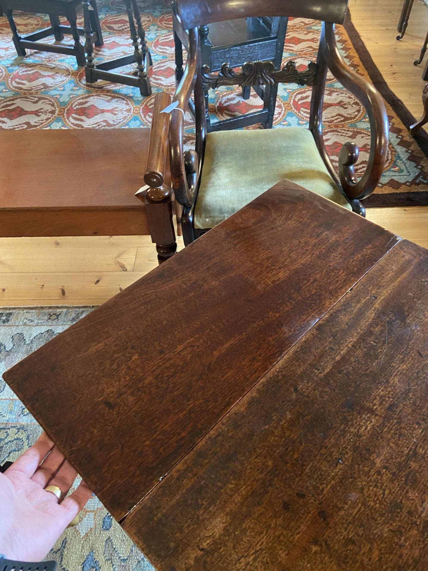 An early George III mahogany pembroke table - Image 4 of 15