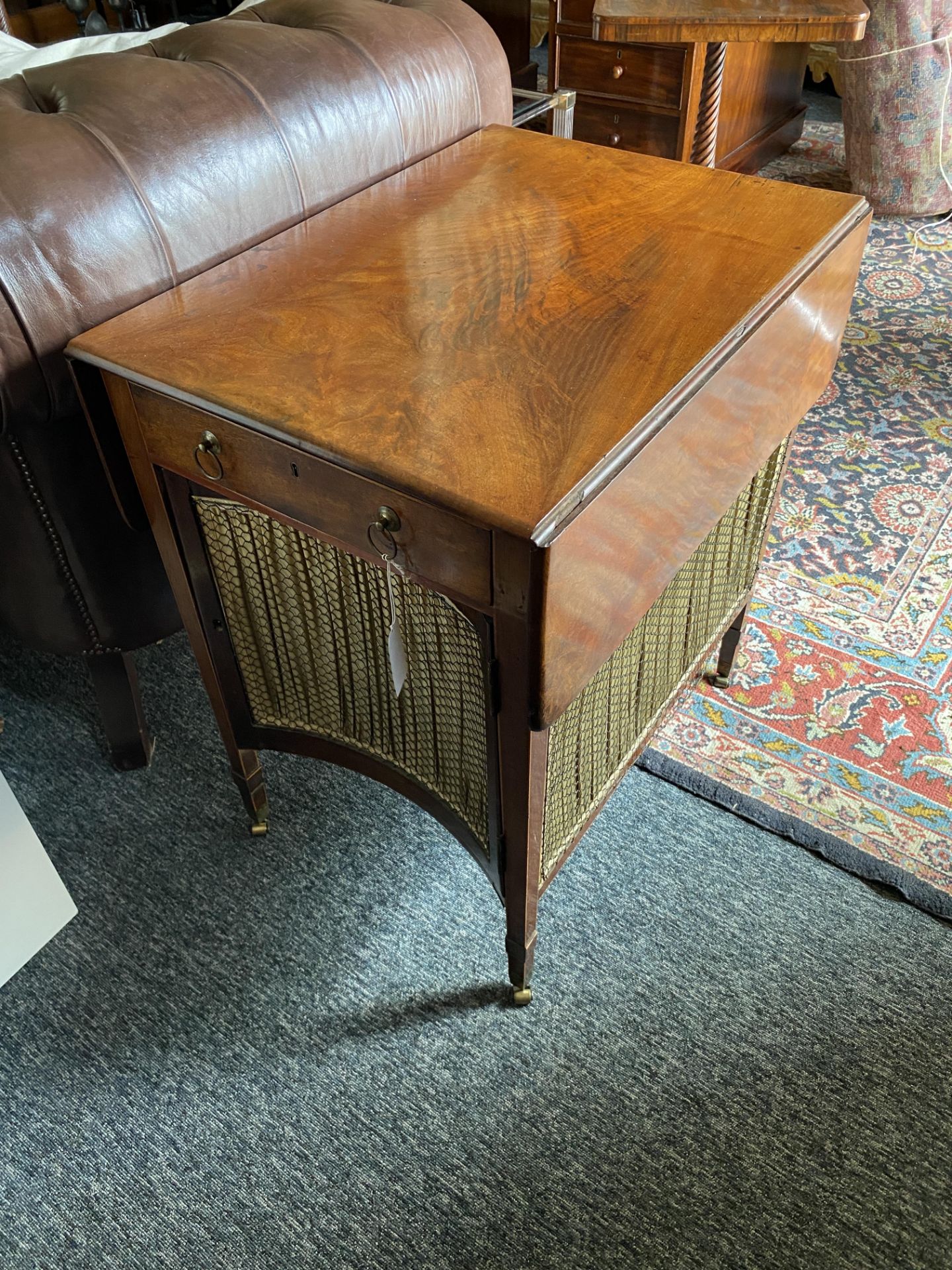 A George III mahogany pembroke supper table - Image 2 of 7