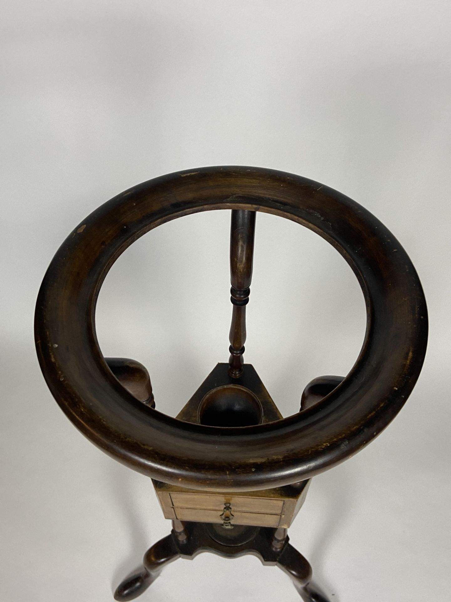 A George III style mahogany shaving stand - Image 5 of 5