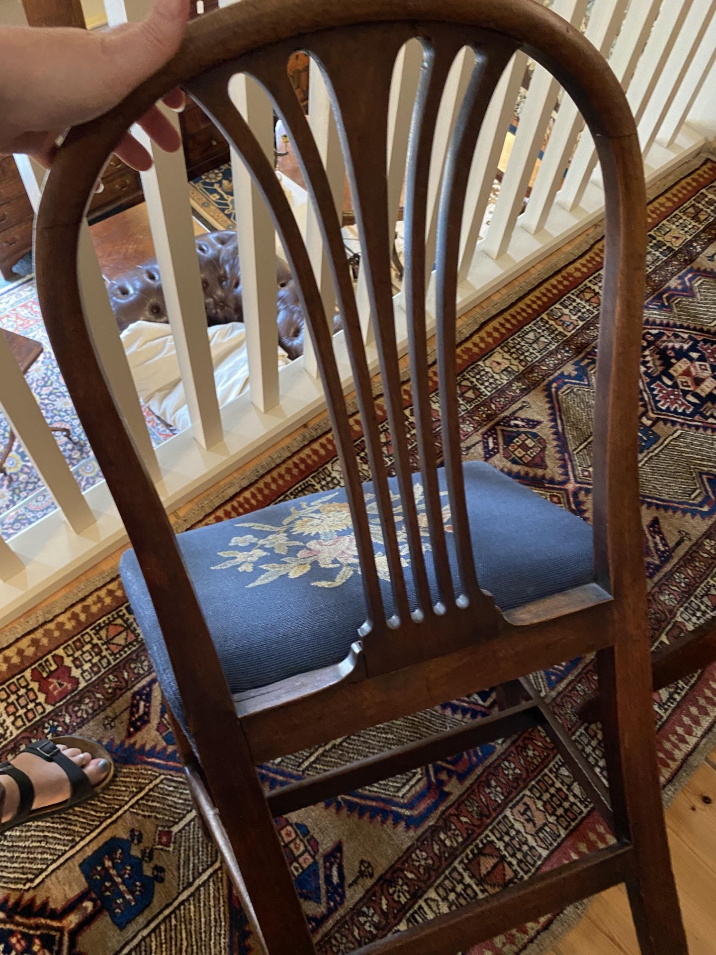 A pair of George III mahogany dining chairs in the Hepplewhite taste - Image 10 of 10