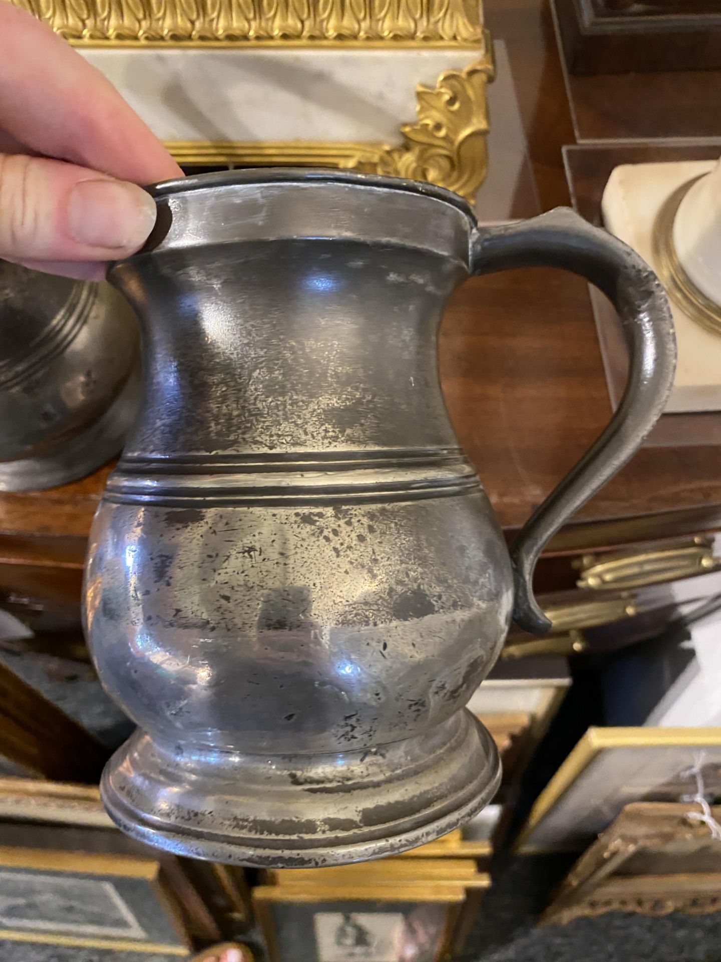 Two 18th century pewter quart handled tankards - Image 6 of 8