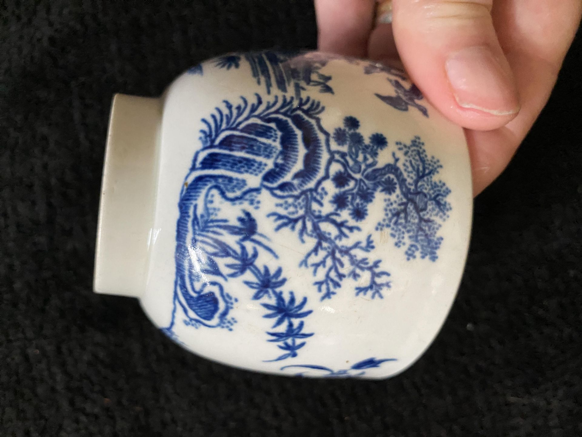 A first period Worcester blue and white sucrier with lid, together with a small 18th century Meissen - Image 5 of 13