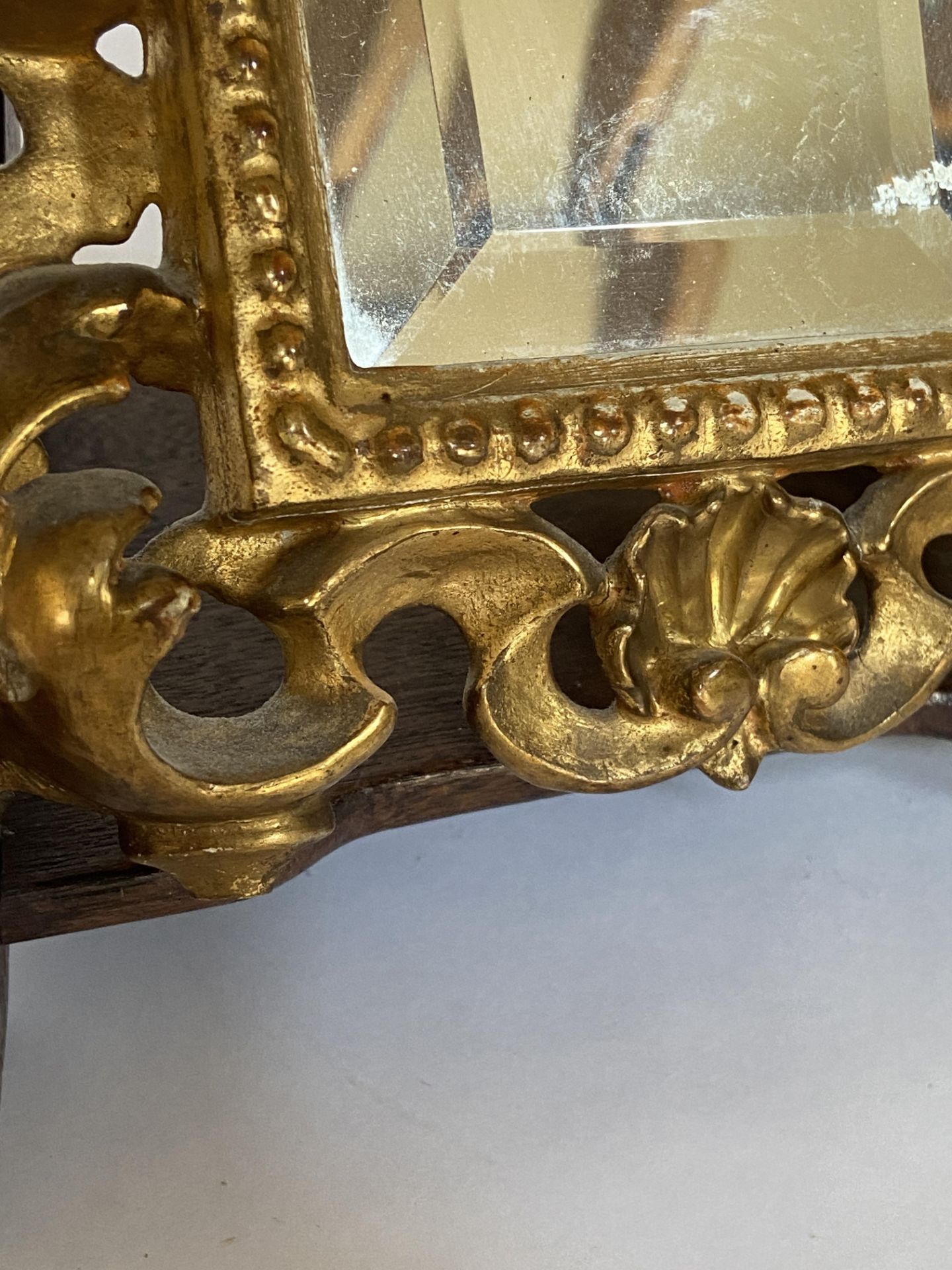 A small late 19th century Florentine carved giltwood mirror - Image 4 of 5