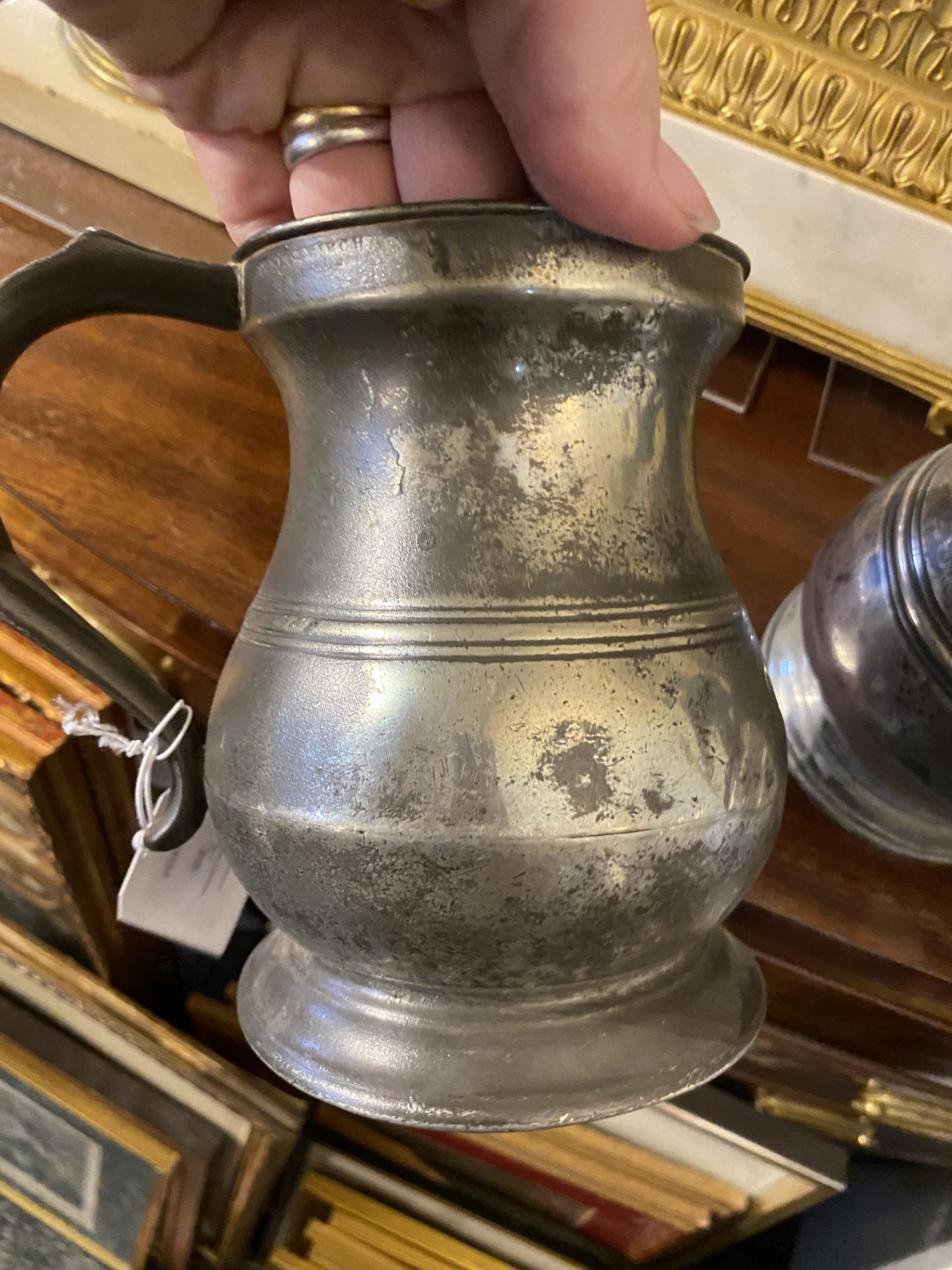 Two 18th century pewter quart handled tankards - Image 2 of 8